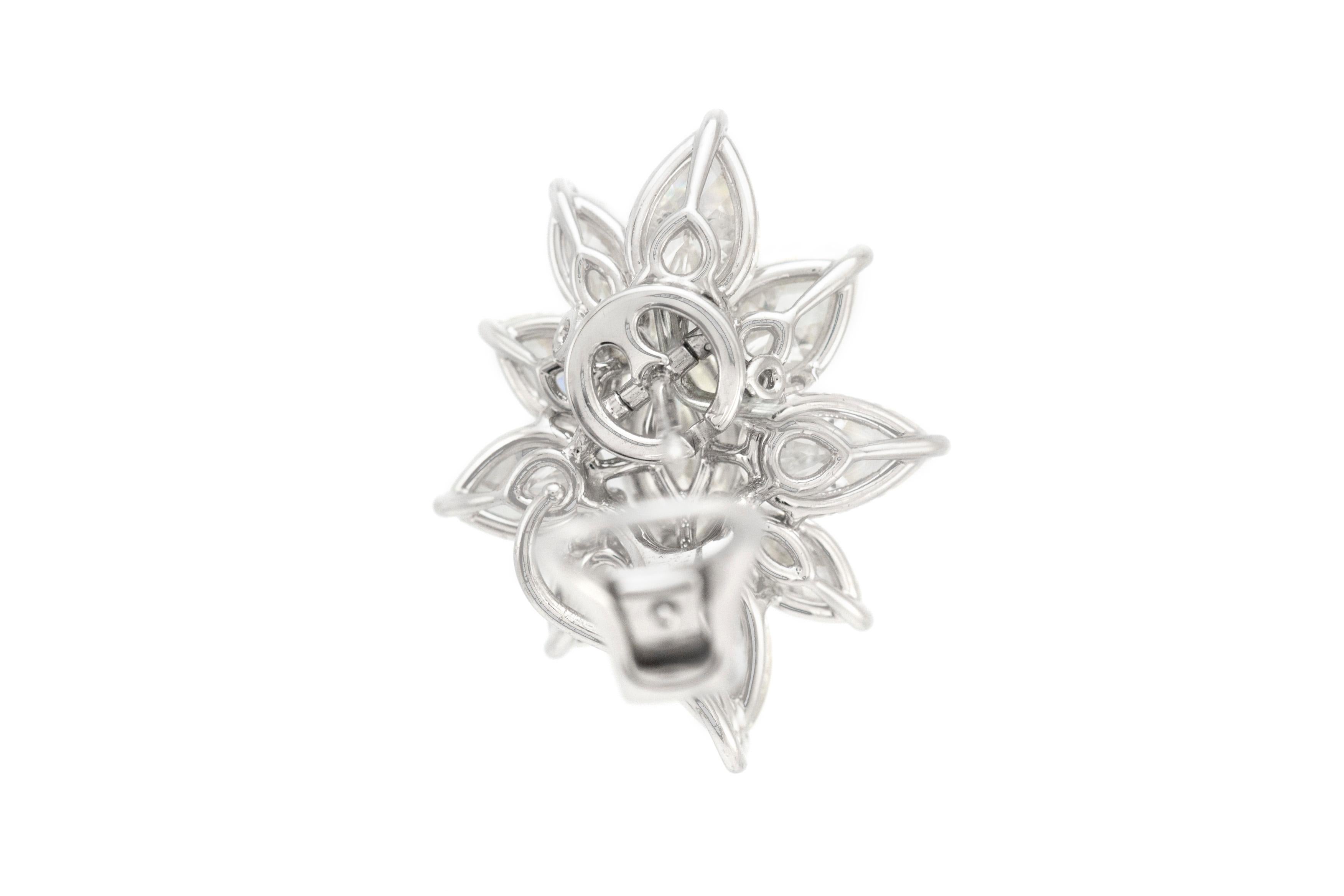 12.00 Karat Diamant-Blumen-Ohrringe im Zustand „Gut“ im Angebot in New York, NY