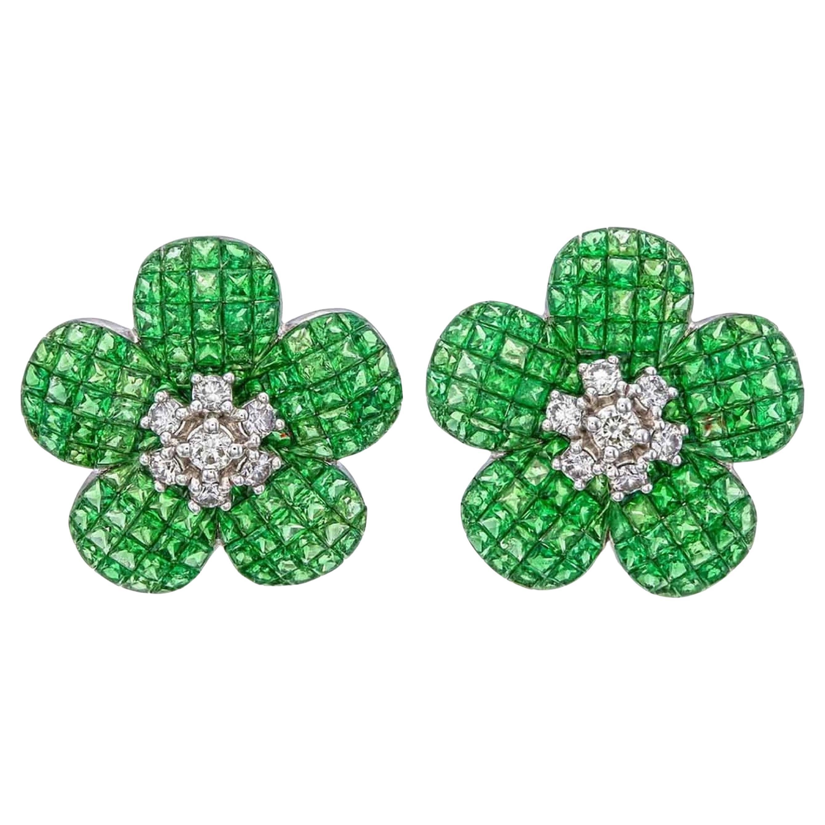 Boucles d'oreilles en forme de fleur avec tsavorite sertie invisible et diamants