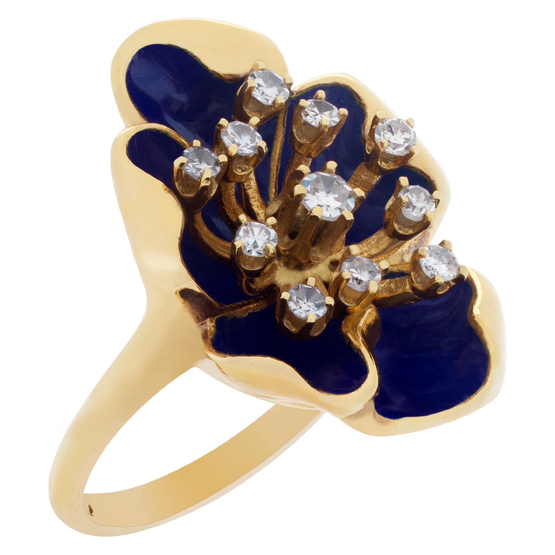 Art nouveau Bague en or jaune 14 carats, émail et diamants en forme de fleur en vente