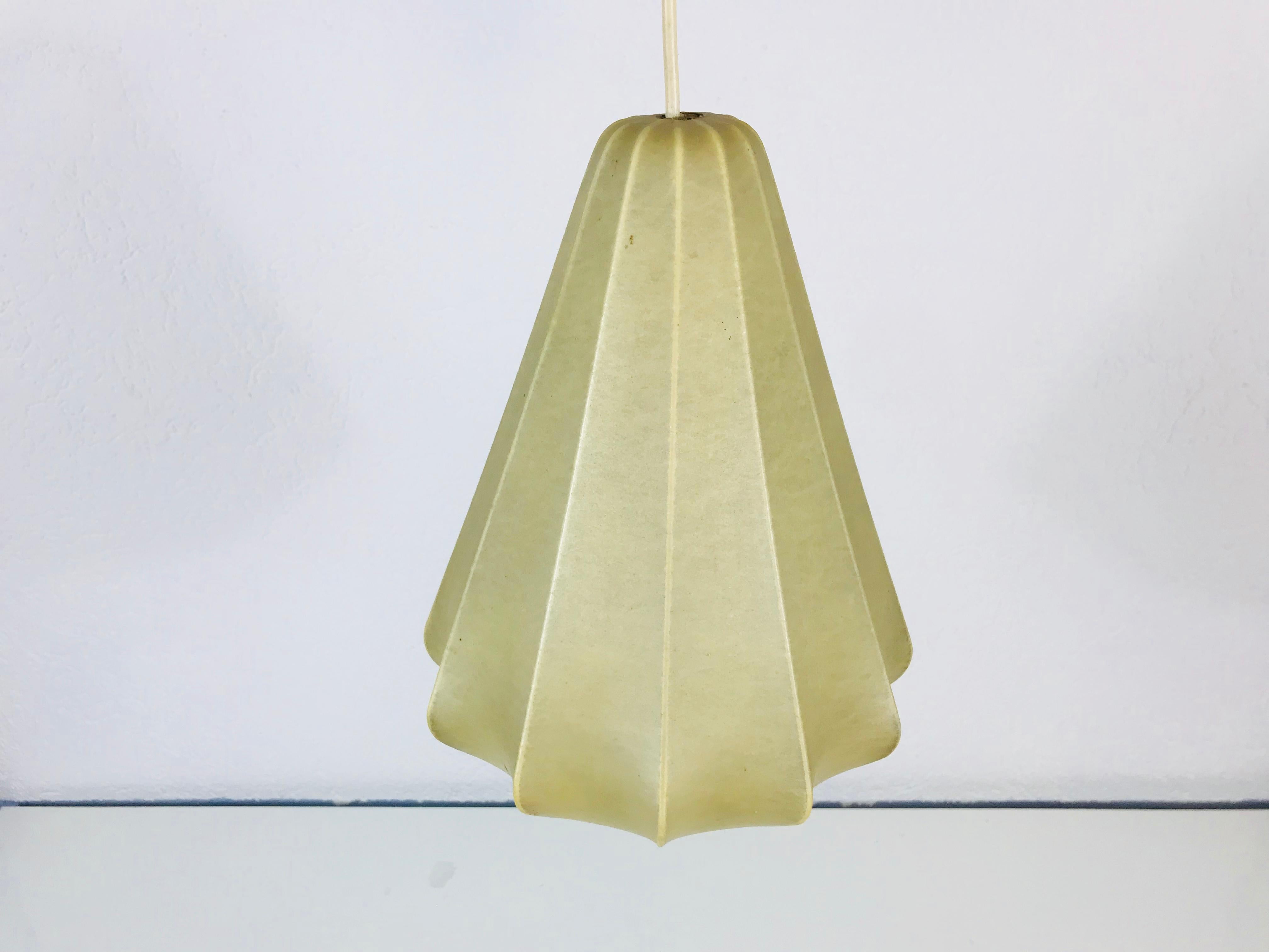 A cocoon pendant lamp made in Italy in the 1960s. The hanging lamp has been manufactured in the design of the lamps made by Achille Castiglioni. The lamp shade is of original cocoon and has a flower shape.

The light requires one E27 light