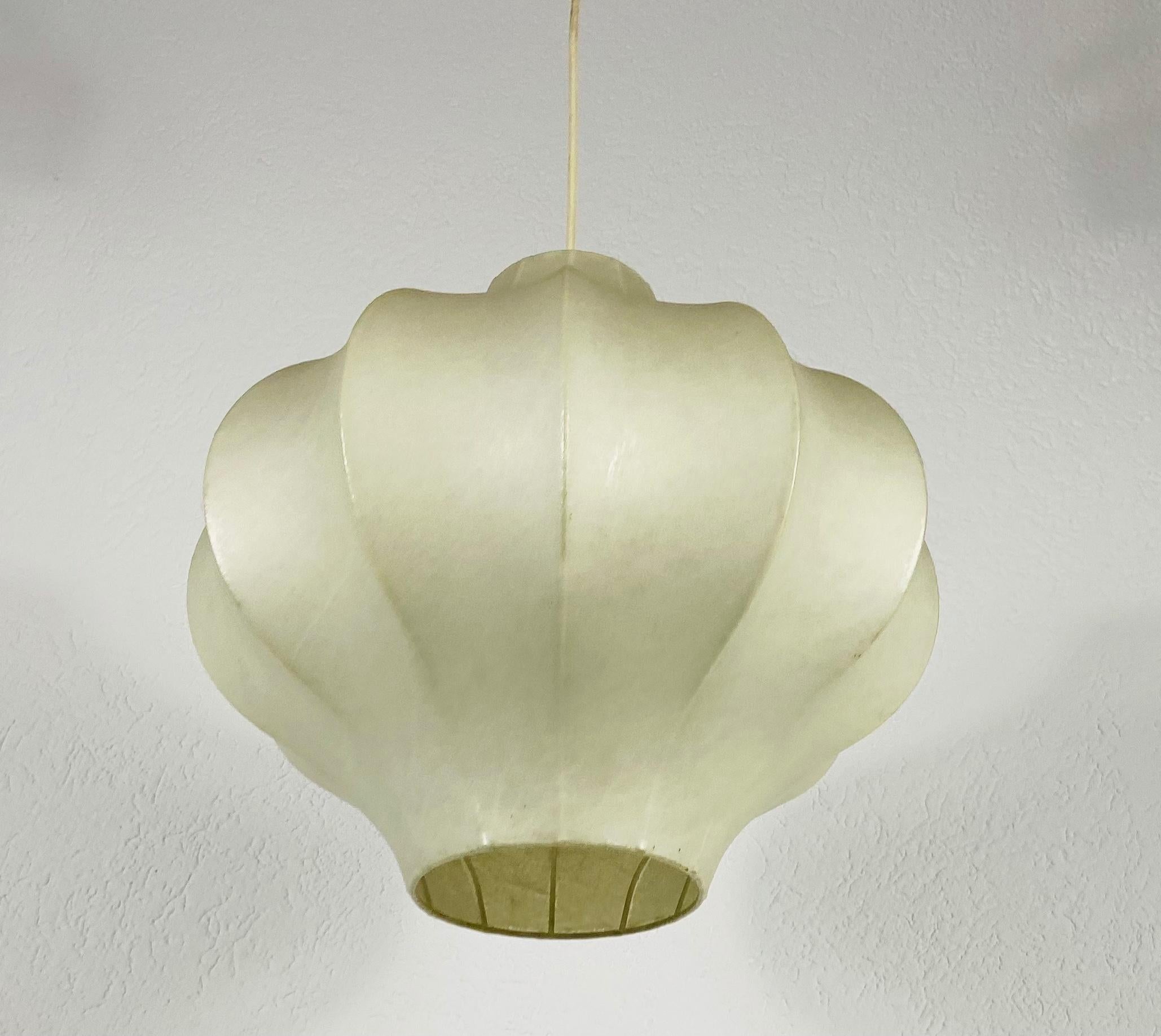 Flower Shape Mid-Century Modern Cocoon Pendant Light, 1960s, Italy 1