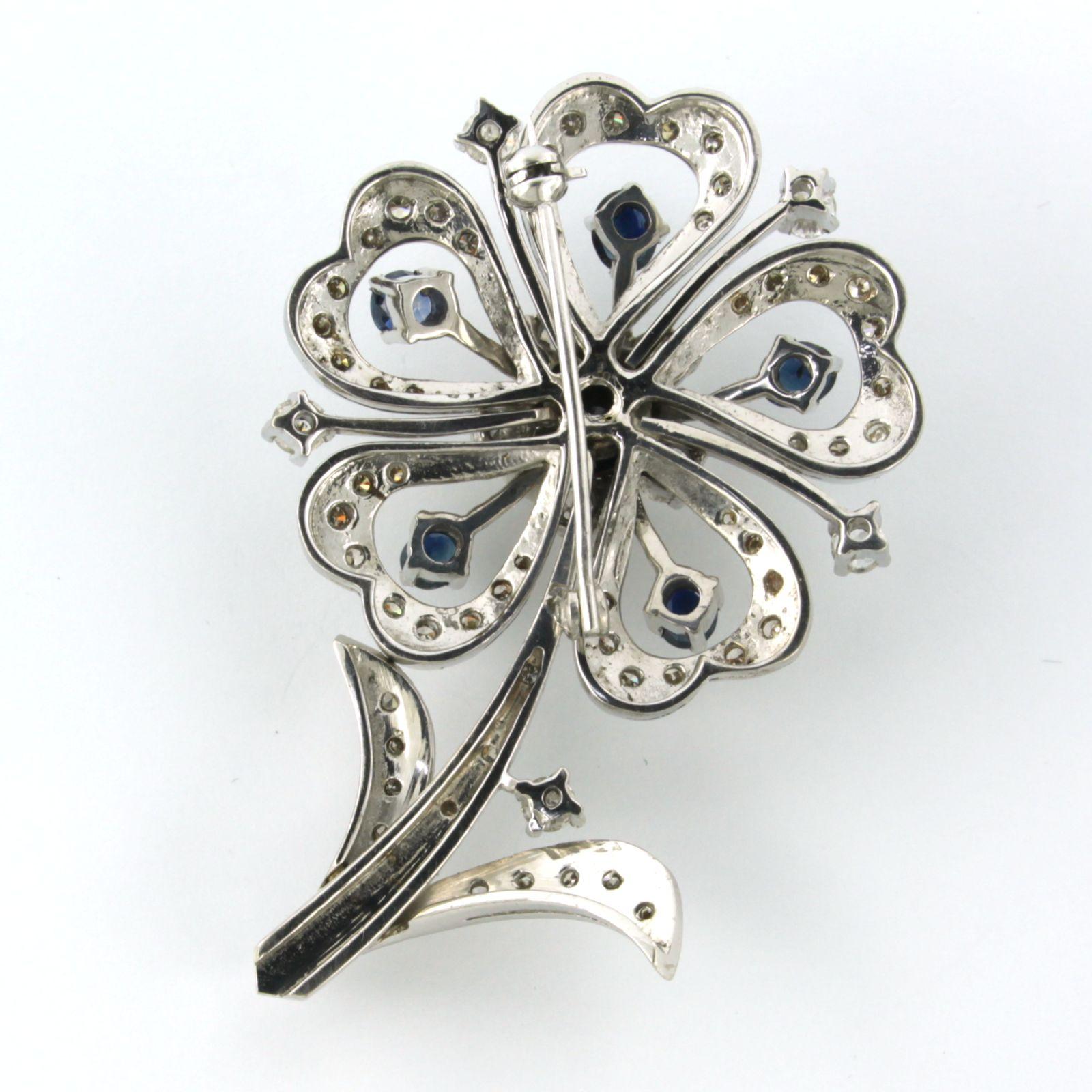 Flower shaped Brooch set with sapphire and diamonds up to 1.50ct 14k white gold For Sale 1