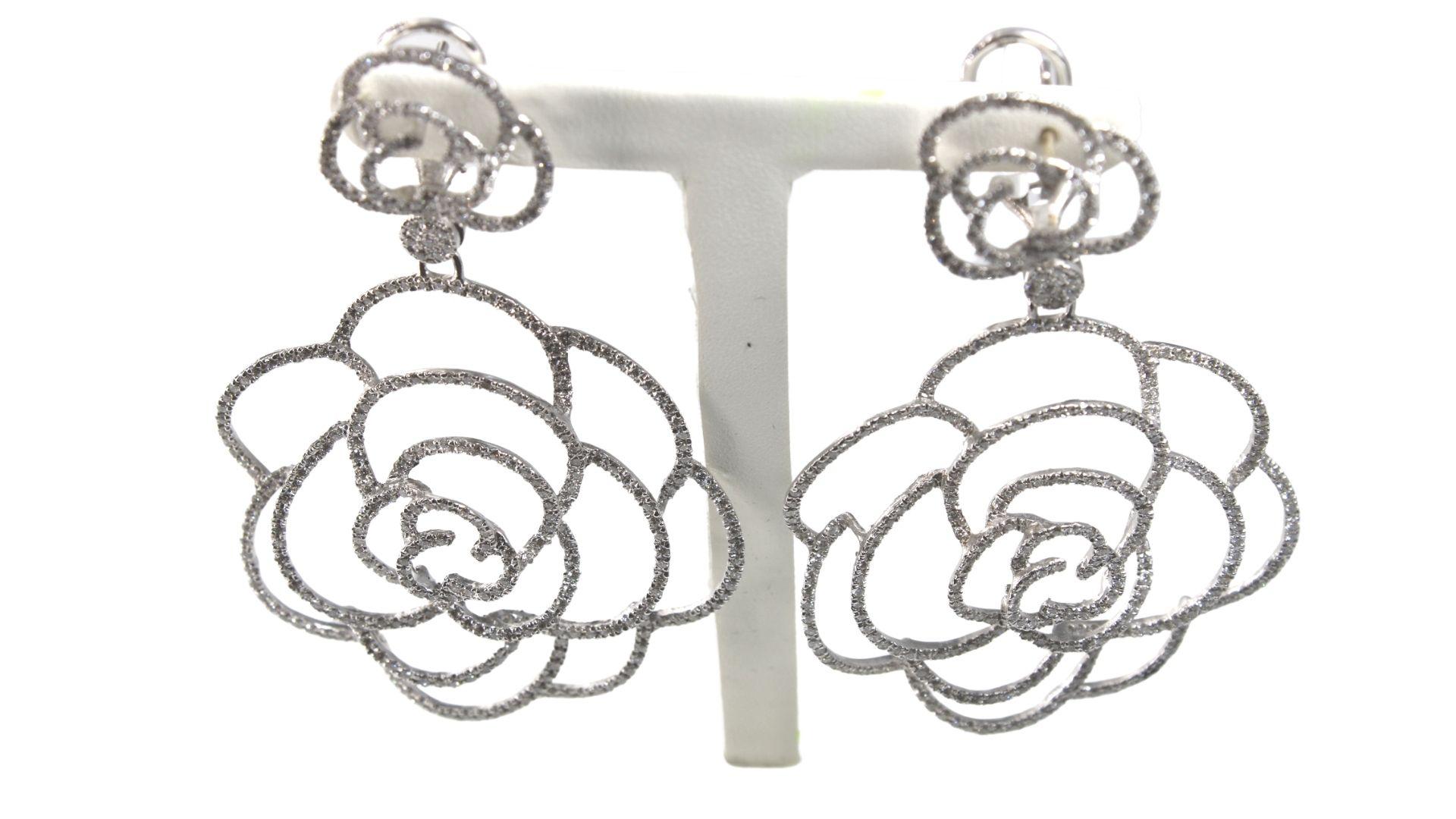 Flower Shaped Diamond Earrings In Excellent Condition For Sale In Tel Aviv, IL