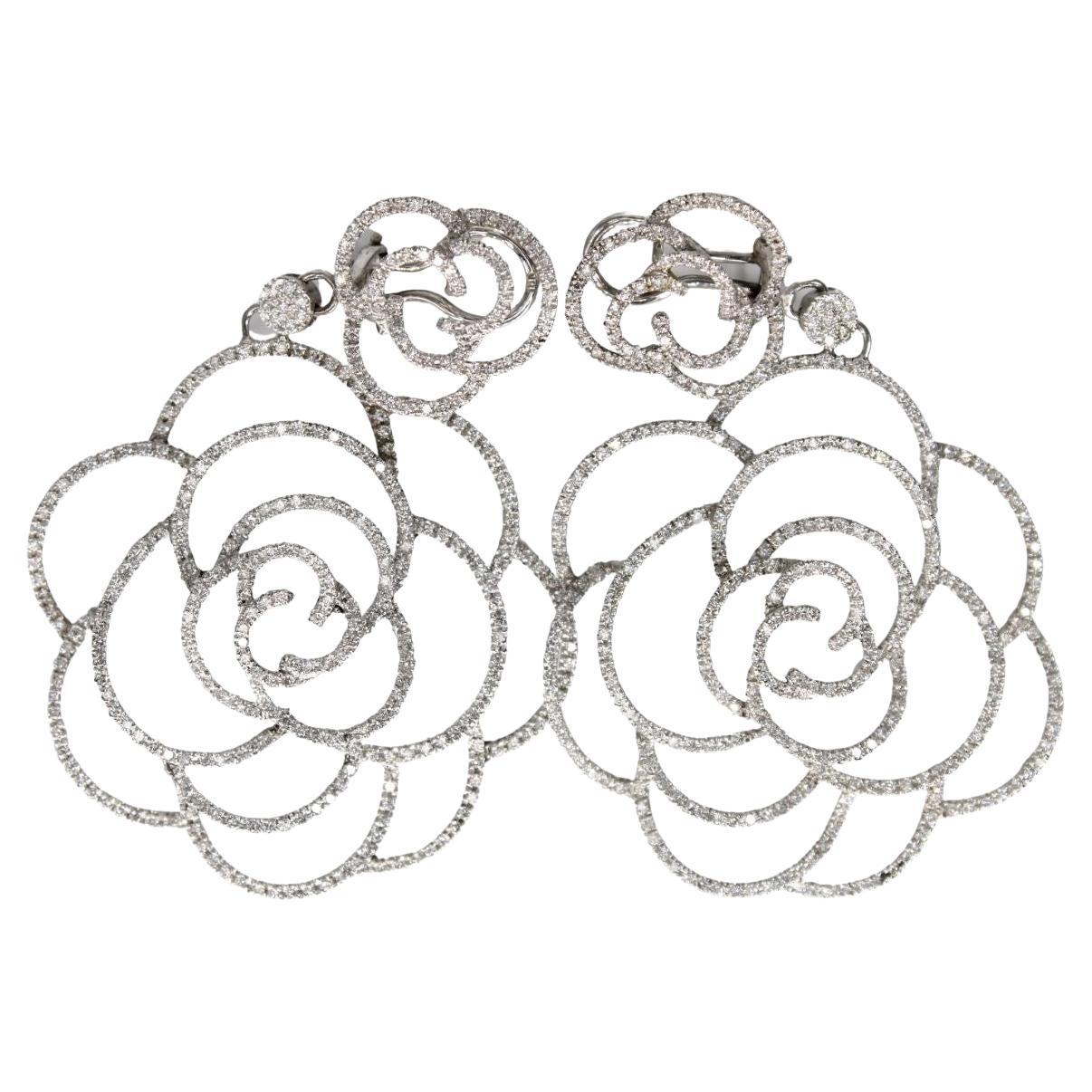 Blumenförmige Diamant-Ohrringe im Angebot