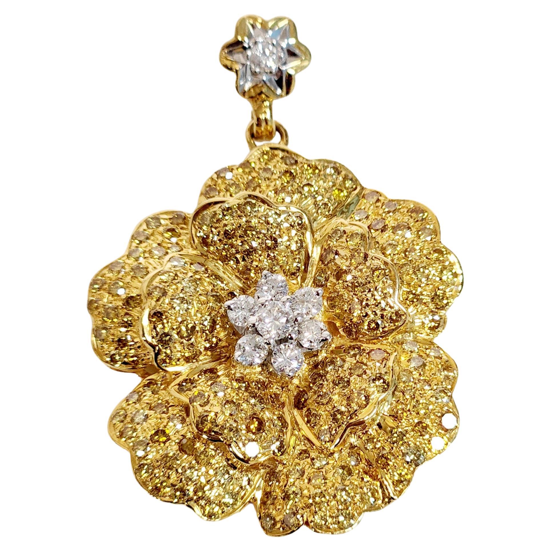 Flower Shaped Fancy Diamond Pendent