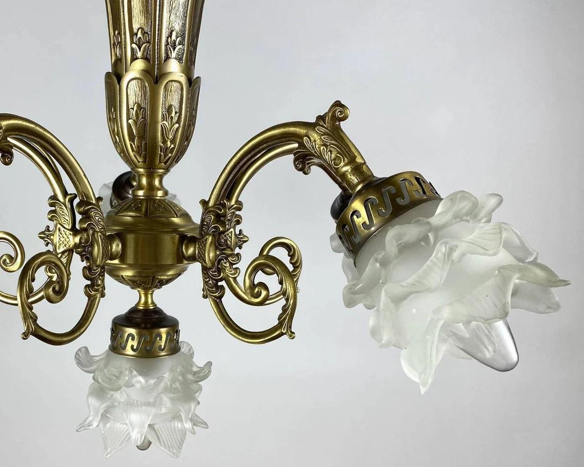 Flower-Shaped Frosted Glass Lampshades Belgian Chandelier, 1970s In Good Condition In Bastogne, BE