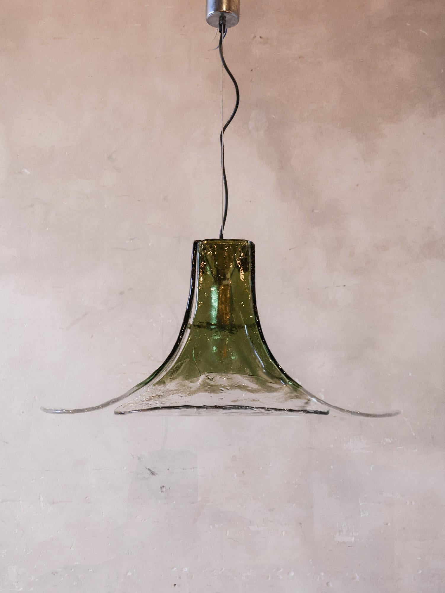 Beautiful flower-shaped Mazzega hanging lamp made of green and transparent Murano glass from the 1960s. This fantastic vintage designer hanging lamp was designed by Carlo Nason for Mazzega and produced in the 1960s-70s by Kalmar Franken KG.

h 40