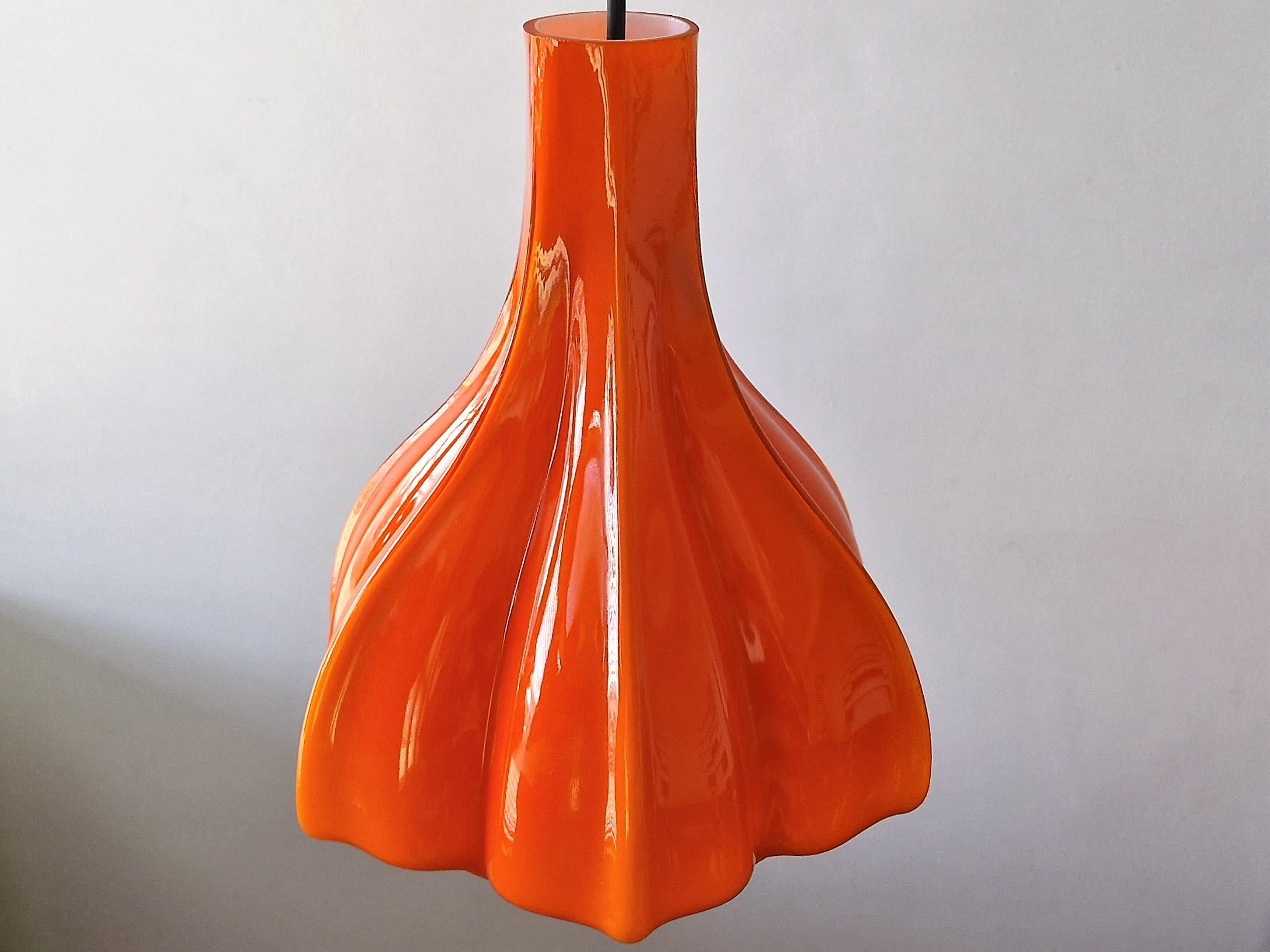 Flower Shaped Orange Glass Pendant Lamp by Peill & Putzler, Germany, 1960s/1970s In Good Condition For Sale In Steenwijk, NL