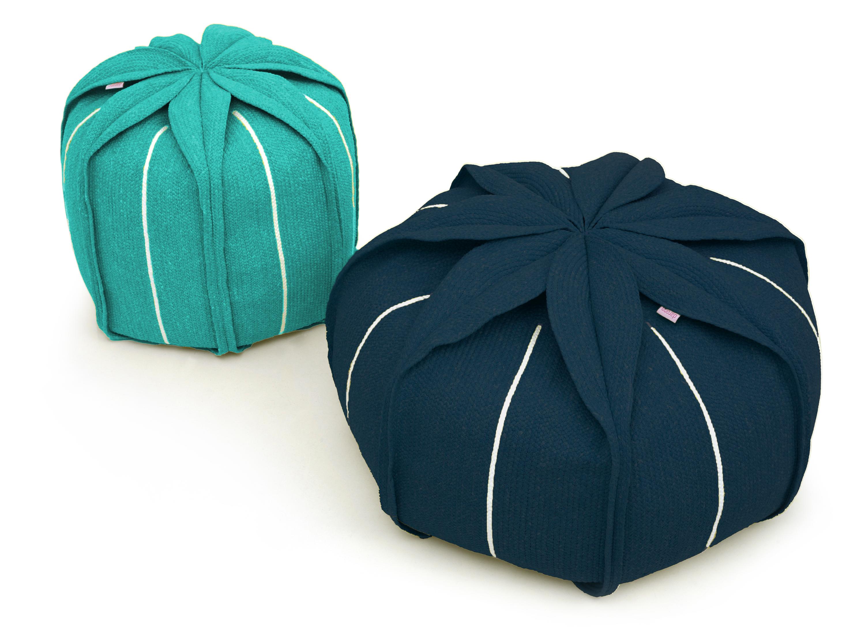 Flower Shaped Pouf - Eucharis Aqua Small In New Condition For Sale In Viana Do Castelo, PT