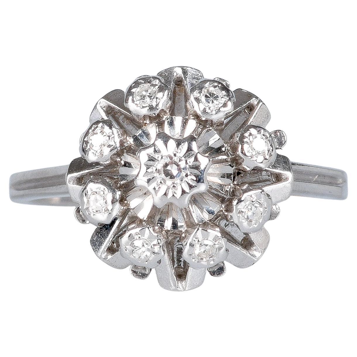 Flower-shaped ring in 18-carat For Sale
