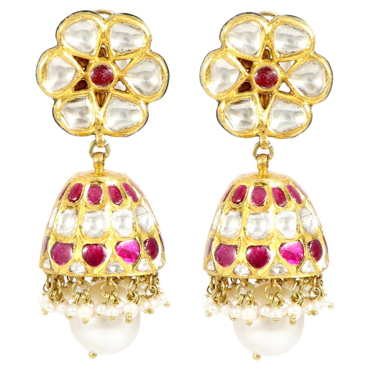 Jhumki, boucles d'oreilles en forme de fleur en rubis et diamants non taillés 0689 en vente