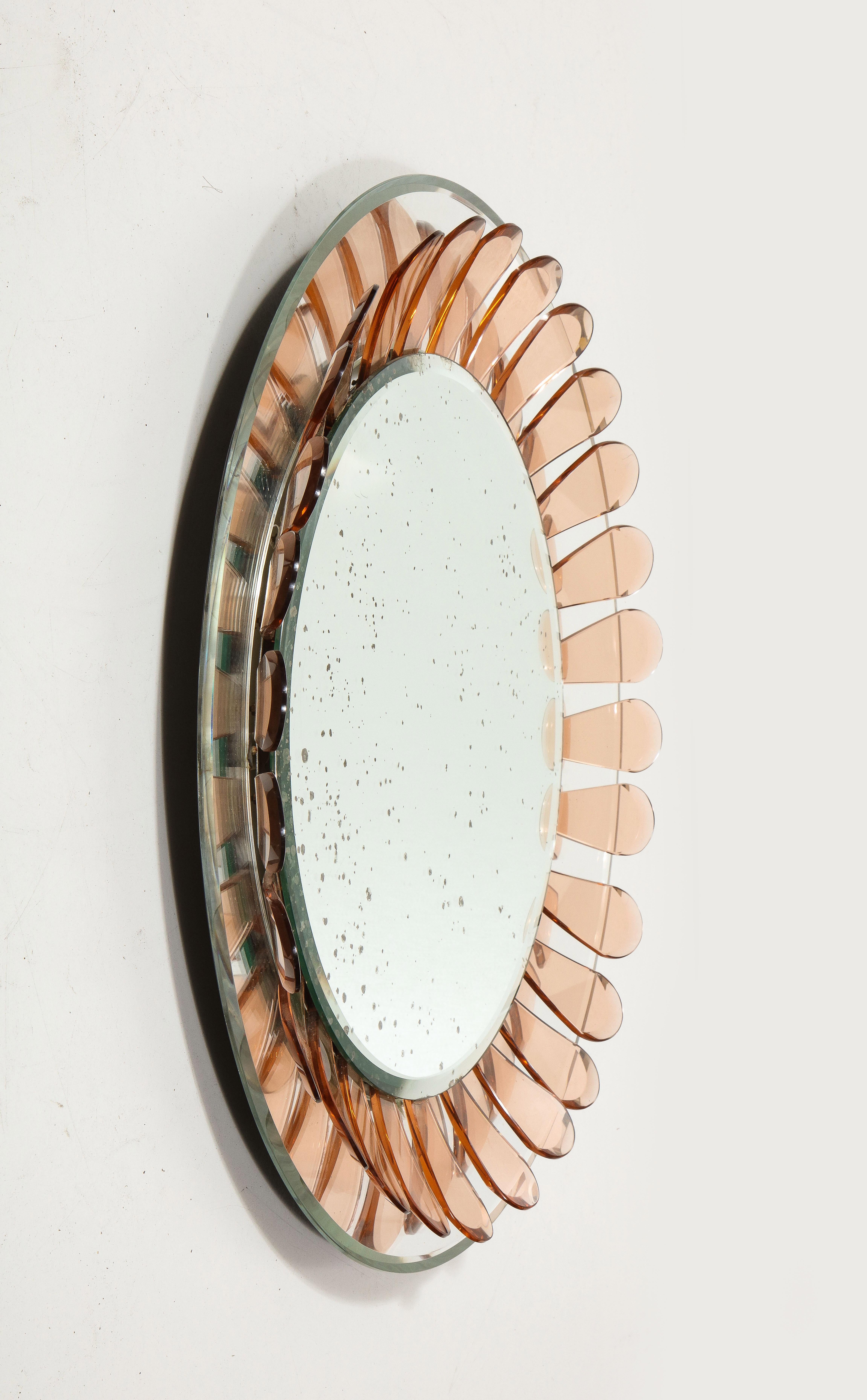 Flower-Shaped Wall Mirror by Max Ingrand for Fontana Arte, Italy, circa. 1960 In Good Condition For Sale In New York City, NY