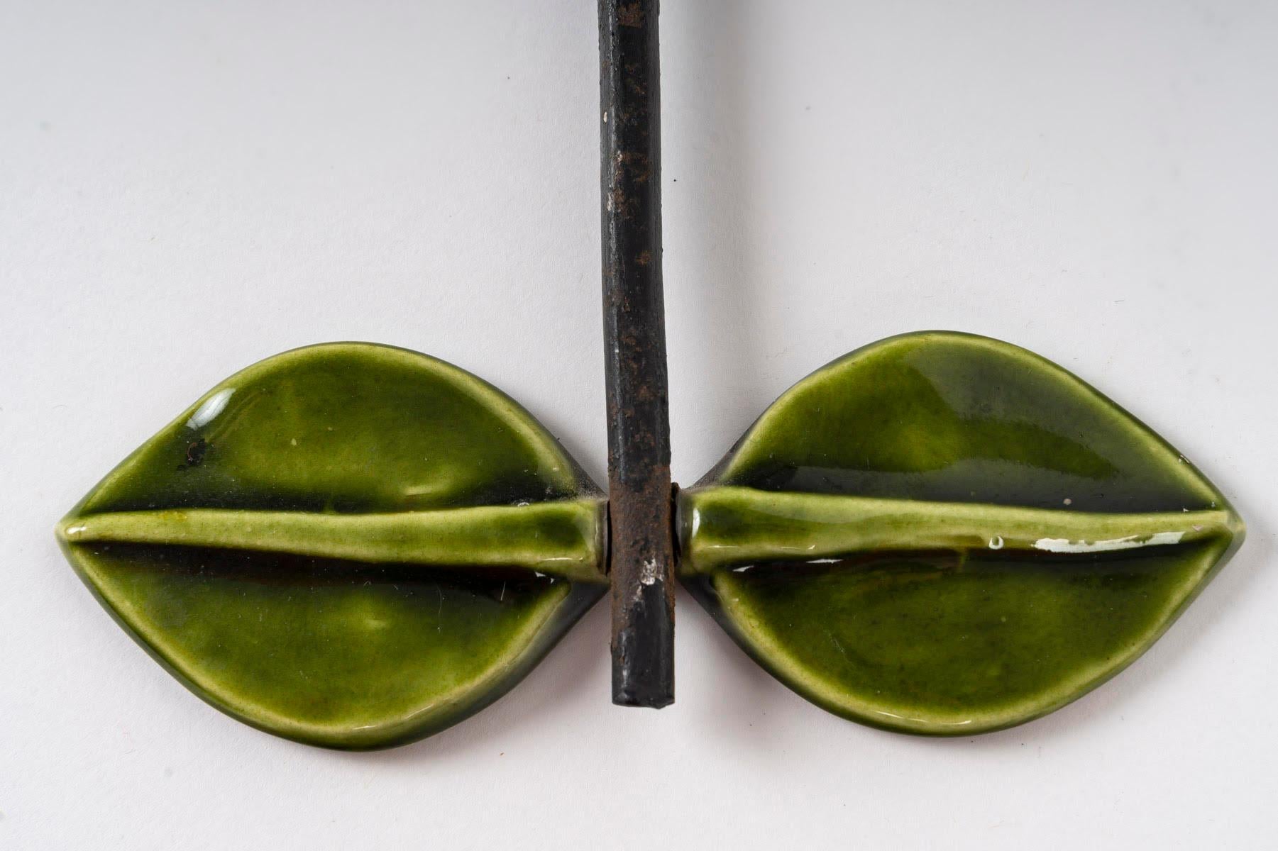 Modern Flower-Shaped Wall Mirror by Mithé Espelt (1923-2020), circa 1970, Ceramic.