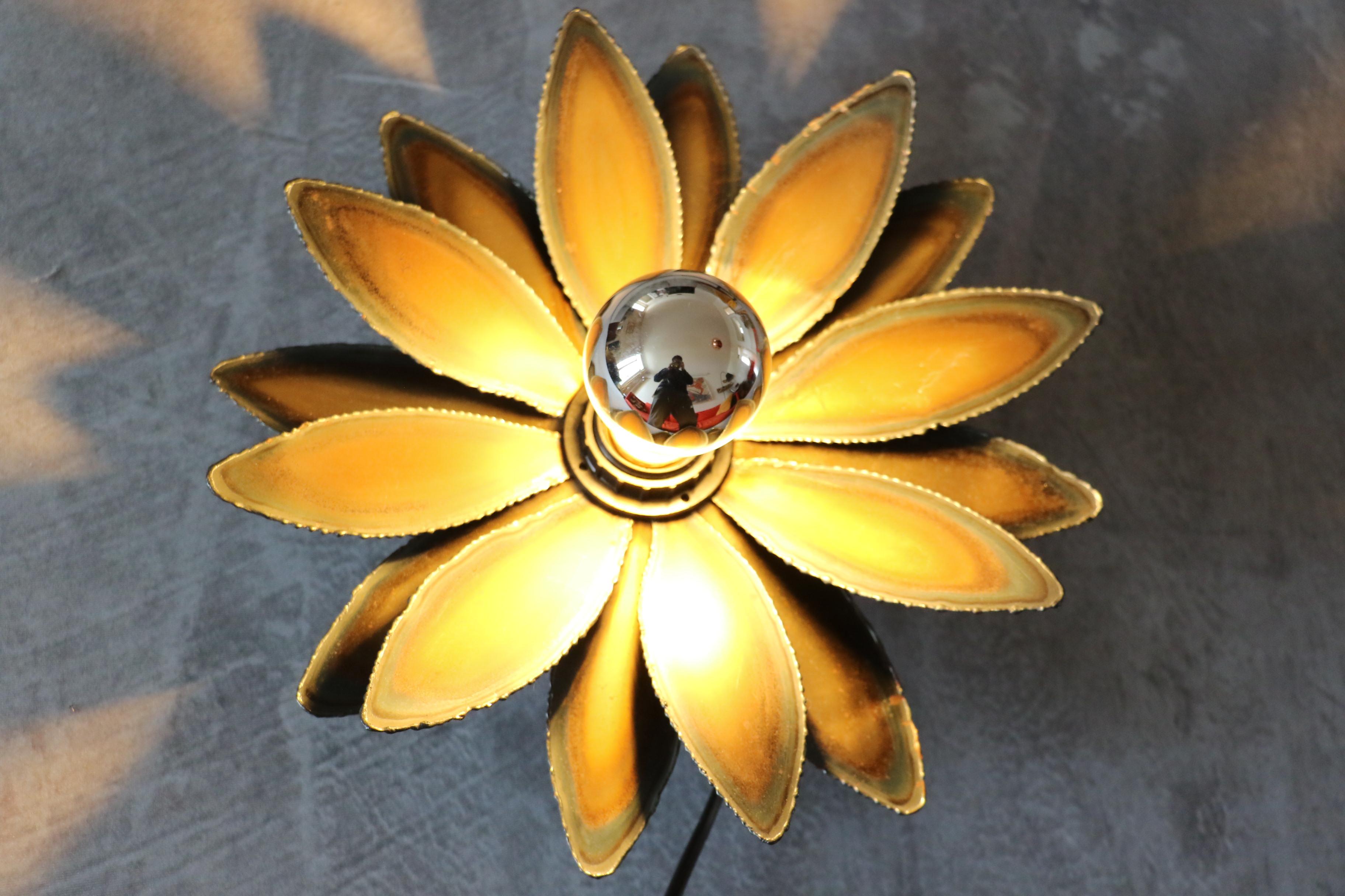 Lámpara de pared en forma de flor de Christian Techoueyres, años 70 finales del siglo XX en venta
