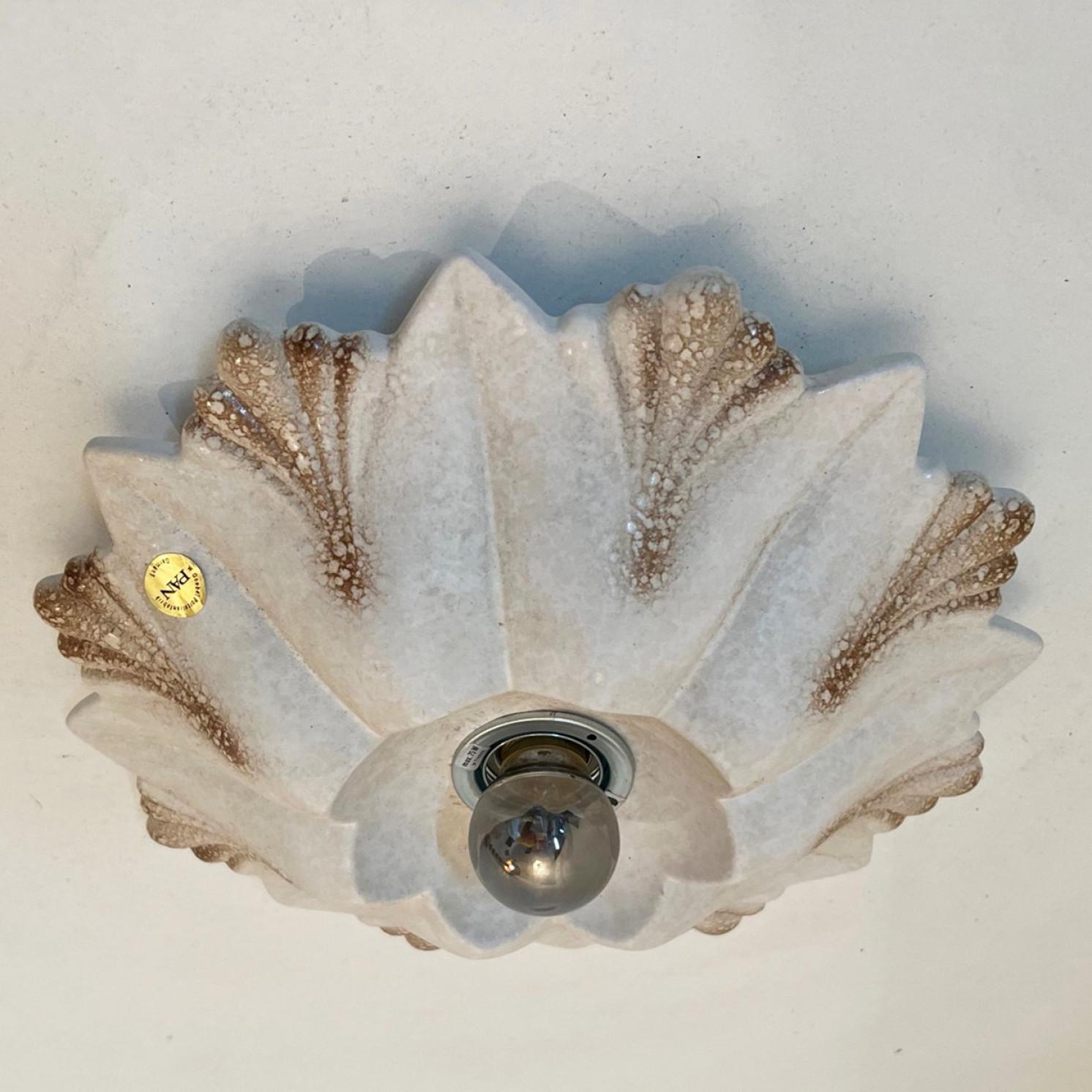 Flower Shell White Sand Ceramic Wall Light by Hustadt Keramik, Germany, 1970 In Good Condition For Sale In Rijssen, NL