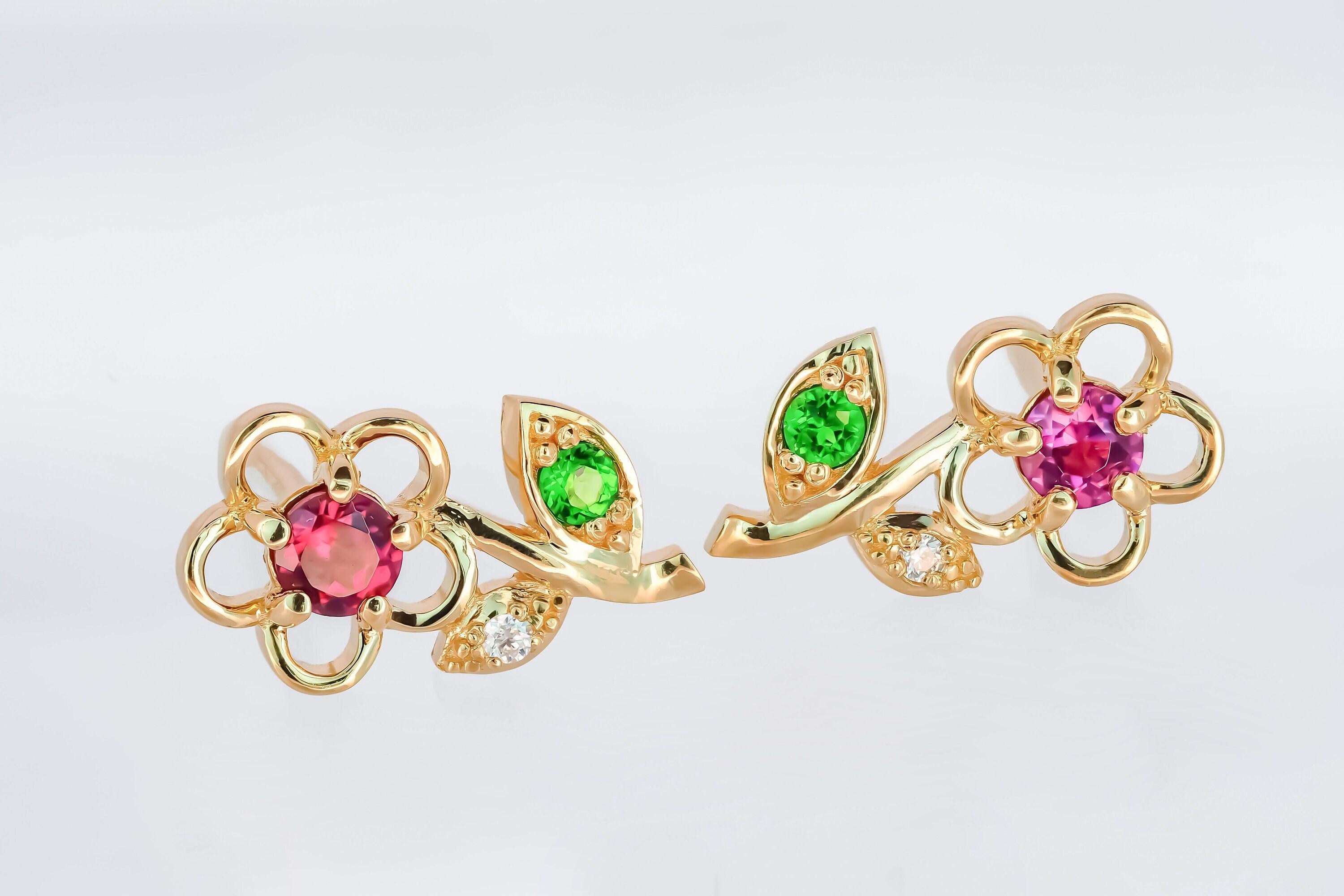 Flower stud earrings For Sale 1