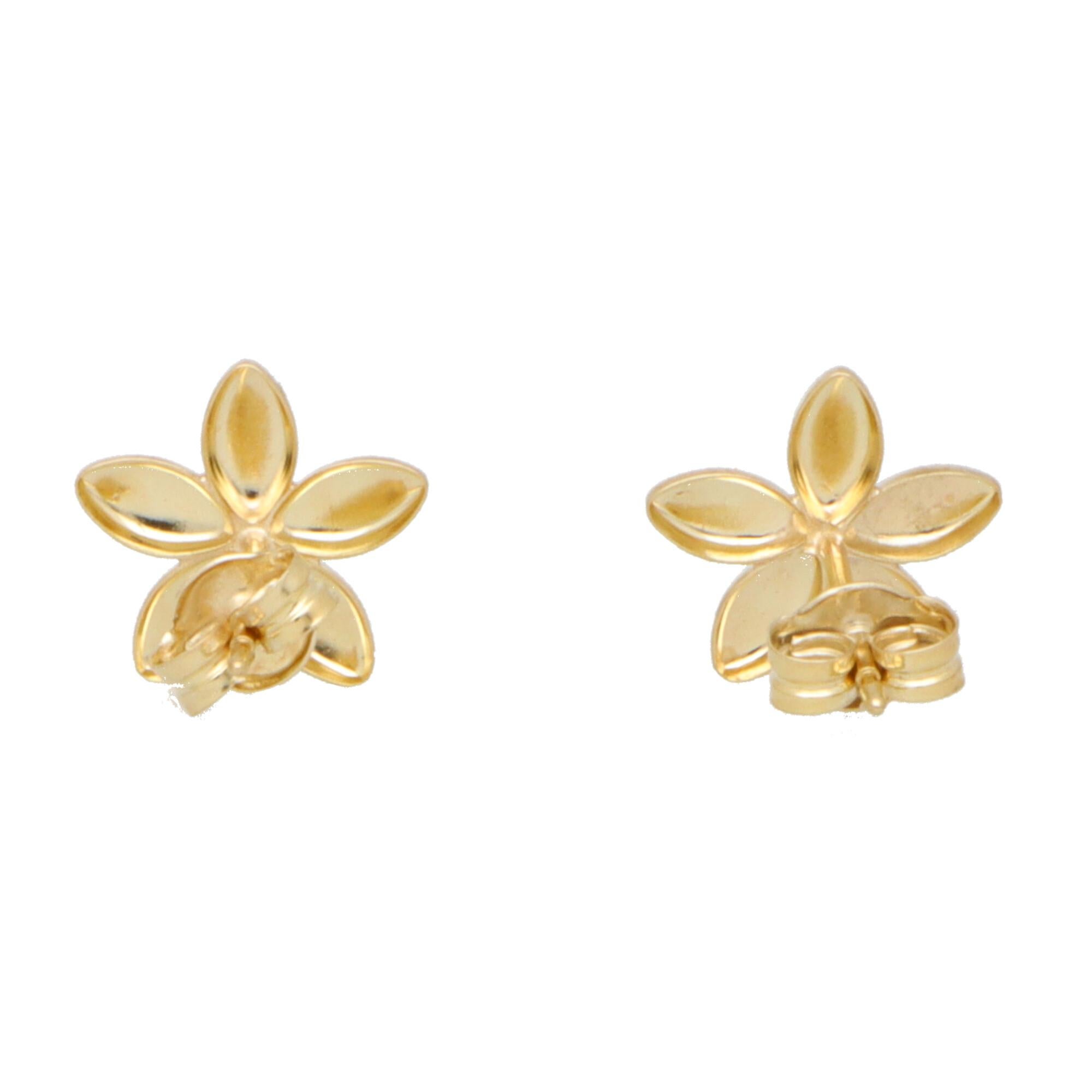 yellow gold flower stud earrings