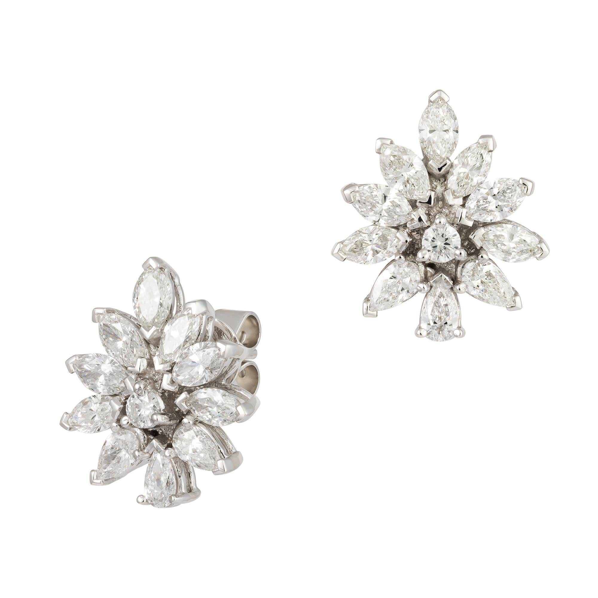 Flower Studs White Gold 18K Earrings Diamond For Her In New Condition For Sale In Montreux, CH