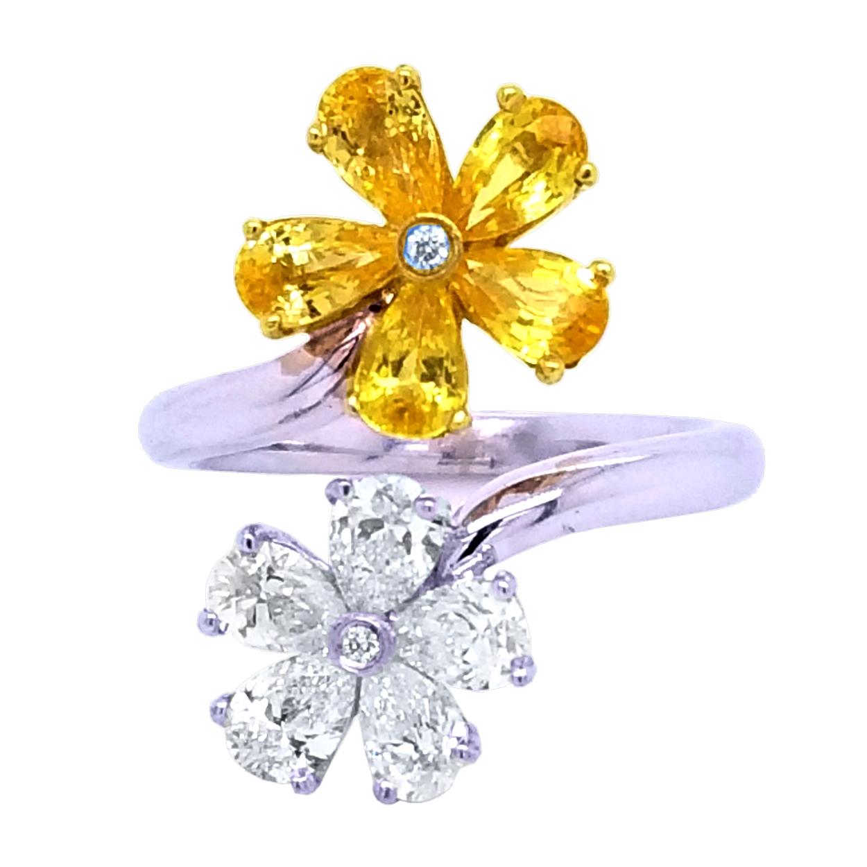 Taille poire Bague 18 carats style fleur de Sebastian Bernards avec diamant de 0,96 carat et saphir jaune de 1,47 carat en vente