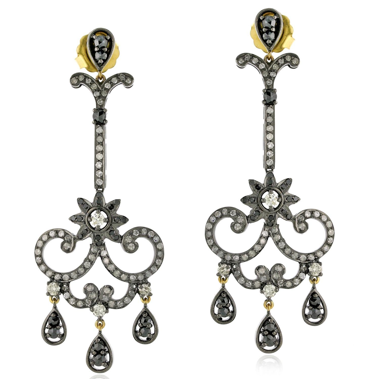 Flower Style Earring With Pave Set of Diamonds Made In 18k Gold & Silver In New Condition For Sale In New York, NY