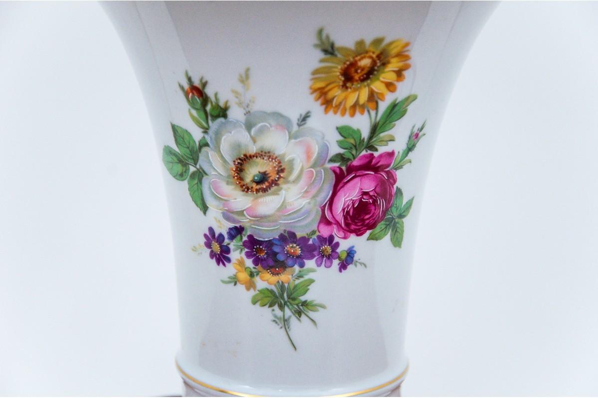 Flower vase, Germany, signed Kaiser.
Very good condition. No damage. 
Dimensions
height 19 cm, diameter 17.5 cm.




 
