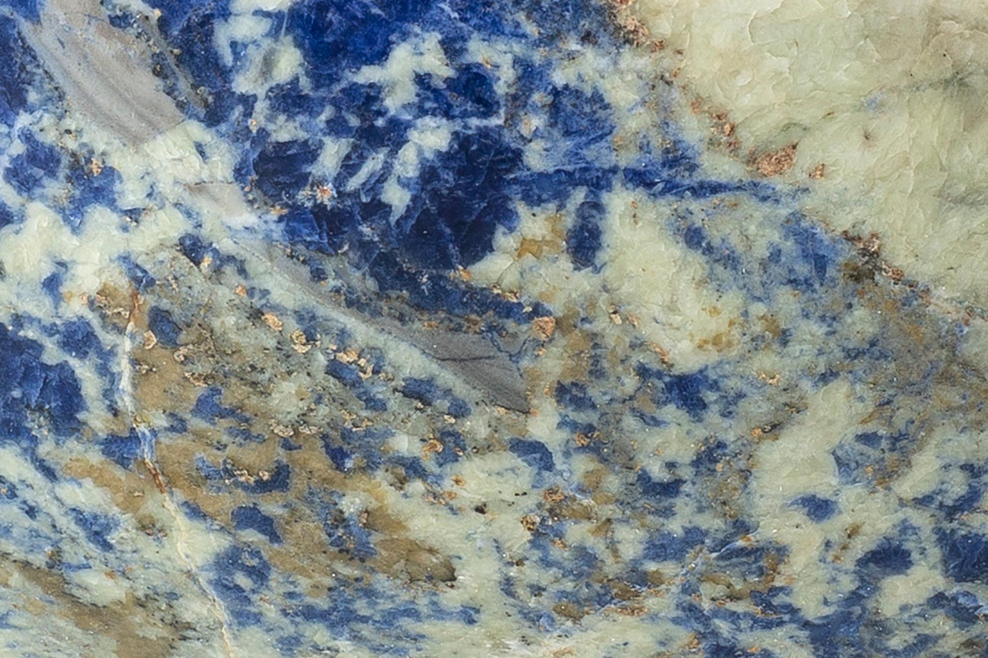 Nuovo vaso da fiori moderno in marmo blu, creazione Karen Chekerdjian Stock In condizioni Nuovo in vendita a Milan, IT