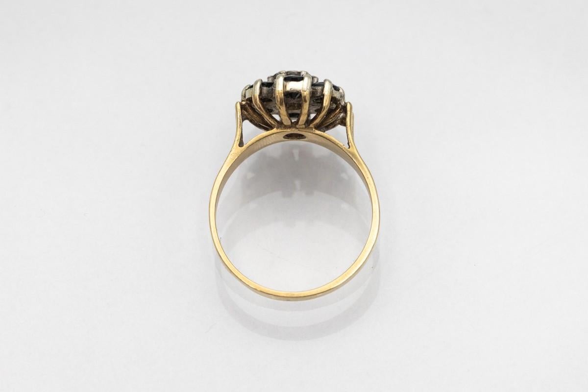 Anello vintage a fiore con diamanti e zaffiri, Regno Unito, fine XX secolo In condizioni buone in vendita a Chorzów, PL