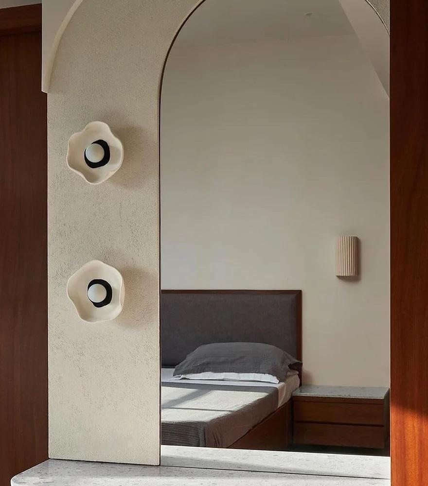 Lampada da parete a fiori di Harshita Jhamtani Designs In condizioni Nuovo in vendita a Geneve, CH