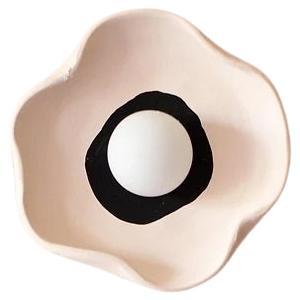 Lampada da parete a fiori di Harshita Jhamtani Designs