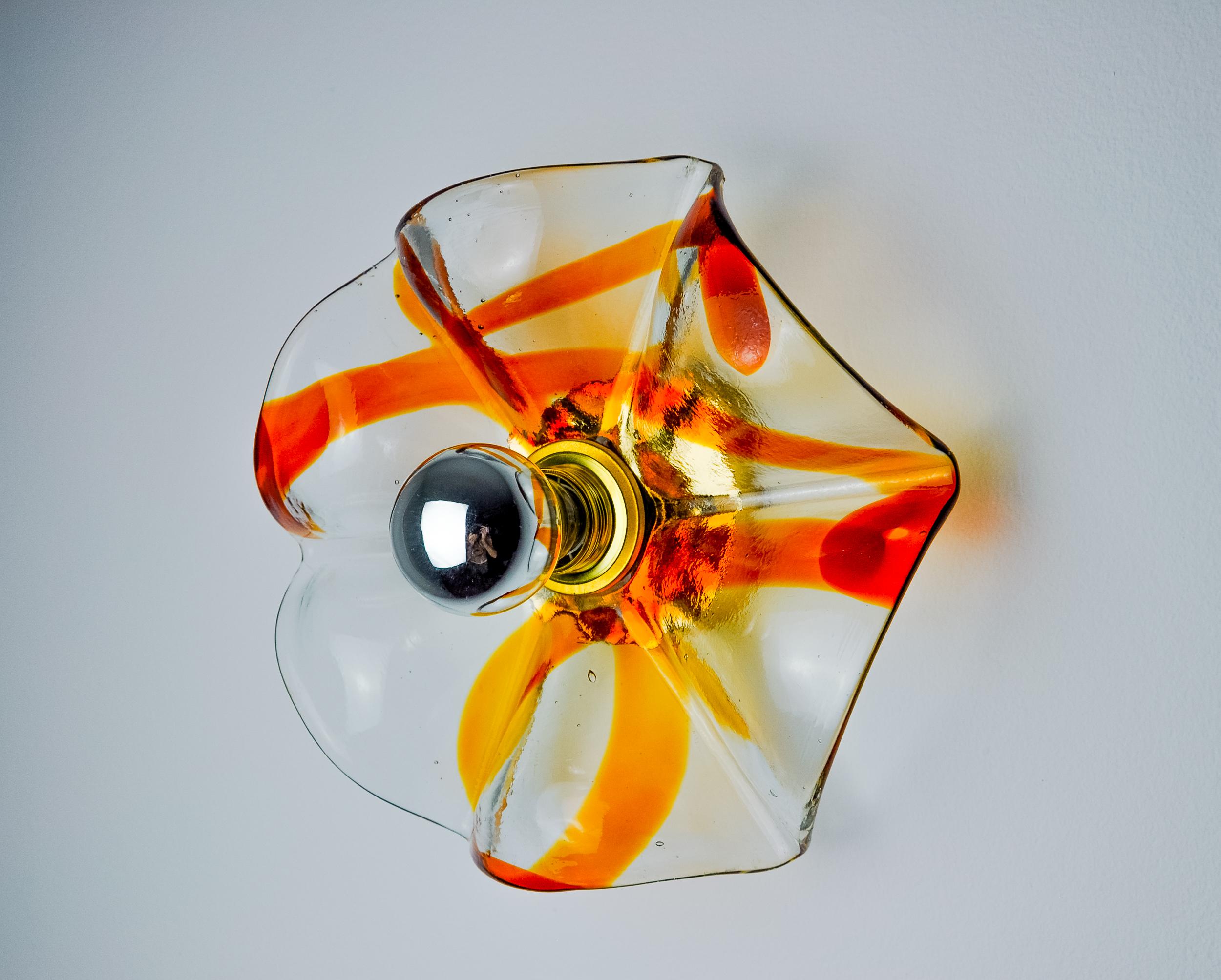 Aplique Flor de Murina, cristal de Murano naranja, Italia, 1970 Regencia de Hollywood en venta