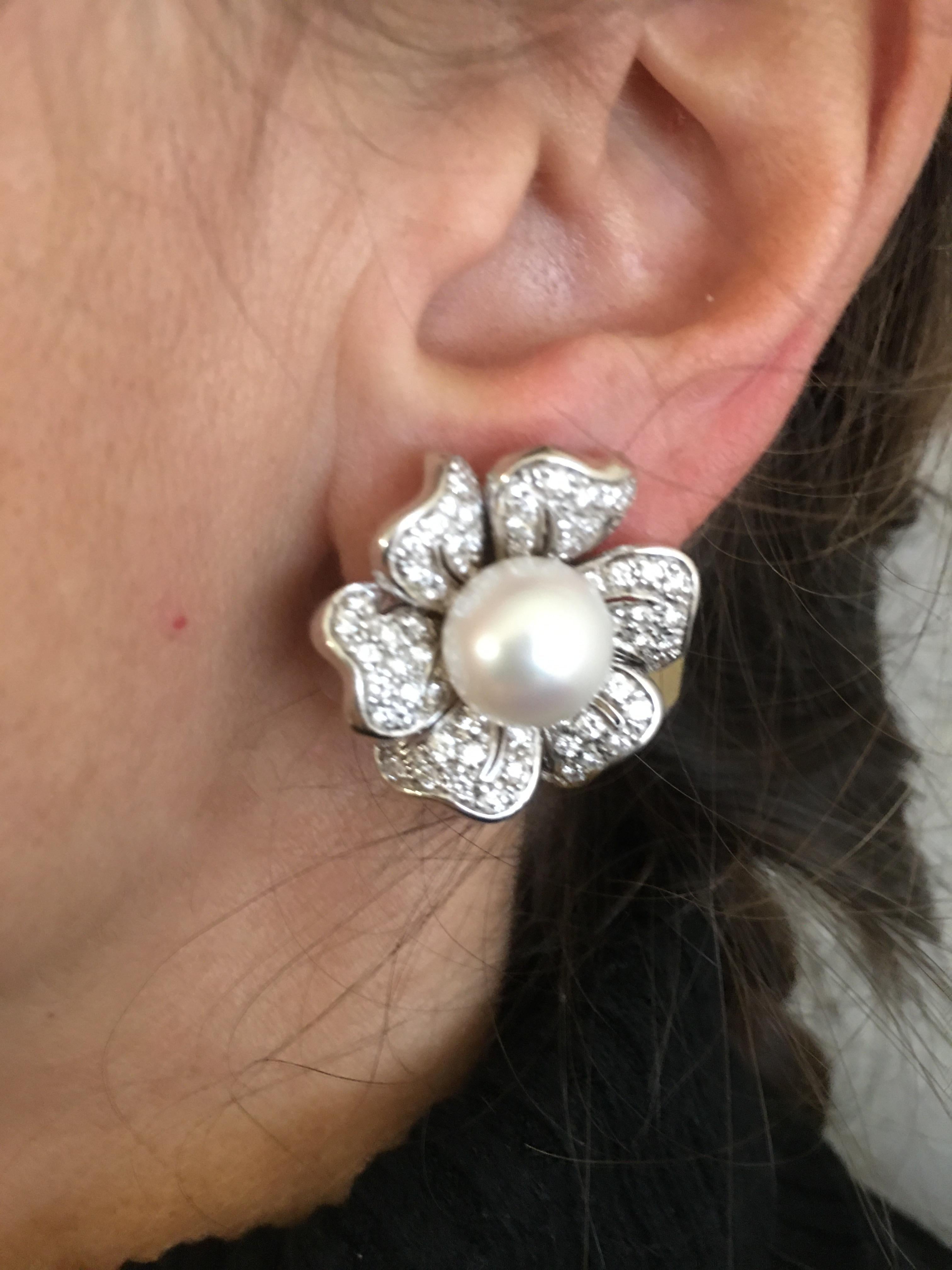Flower White 18 Karat Gold Pearls and Diamond Earrings For Sale 3