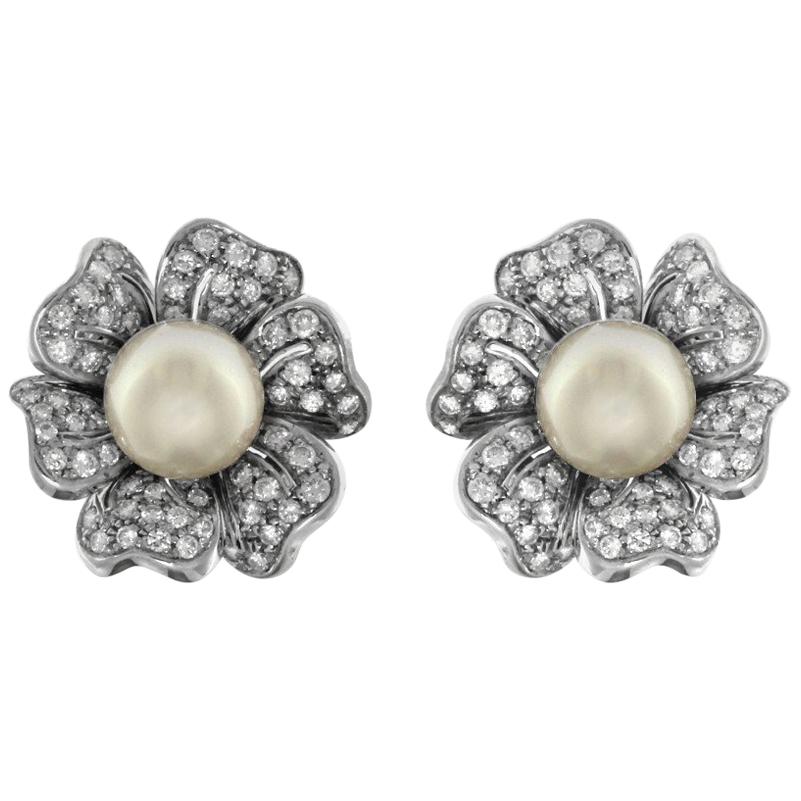 Boucles d'oreilles fleur en or blanc 18 carats, perles et diamants