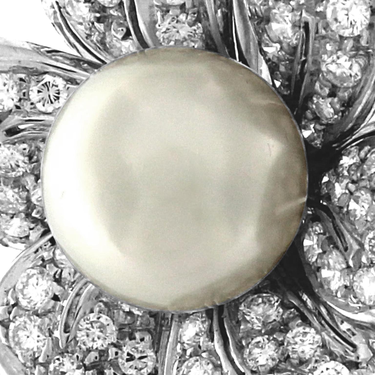 Taille brillant Bracelet de fleurs en or blanc 18 carats avec perles et diamants en vente