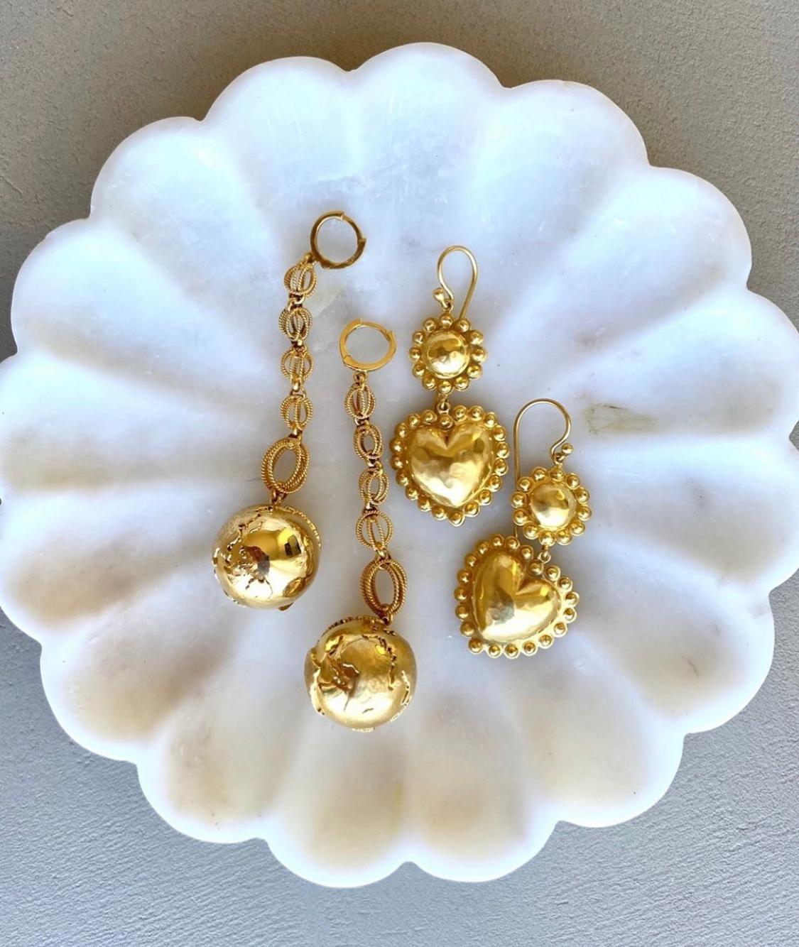 Flower with Hearts Drop Earrings 18 Karat Yellow Gold For Sale 1