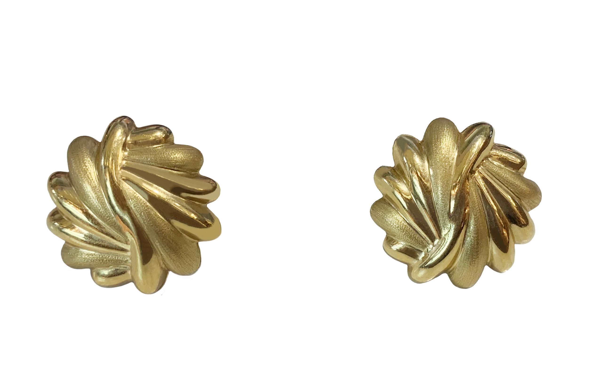 Flower Women Yellow Gold Earrings In New Condition For Sale In New York, NY