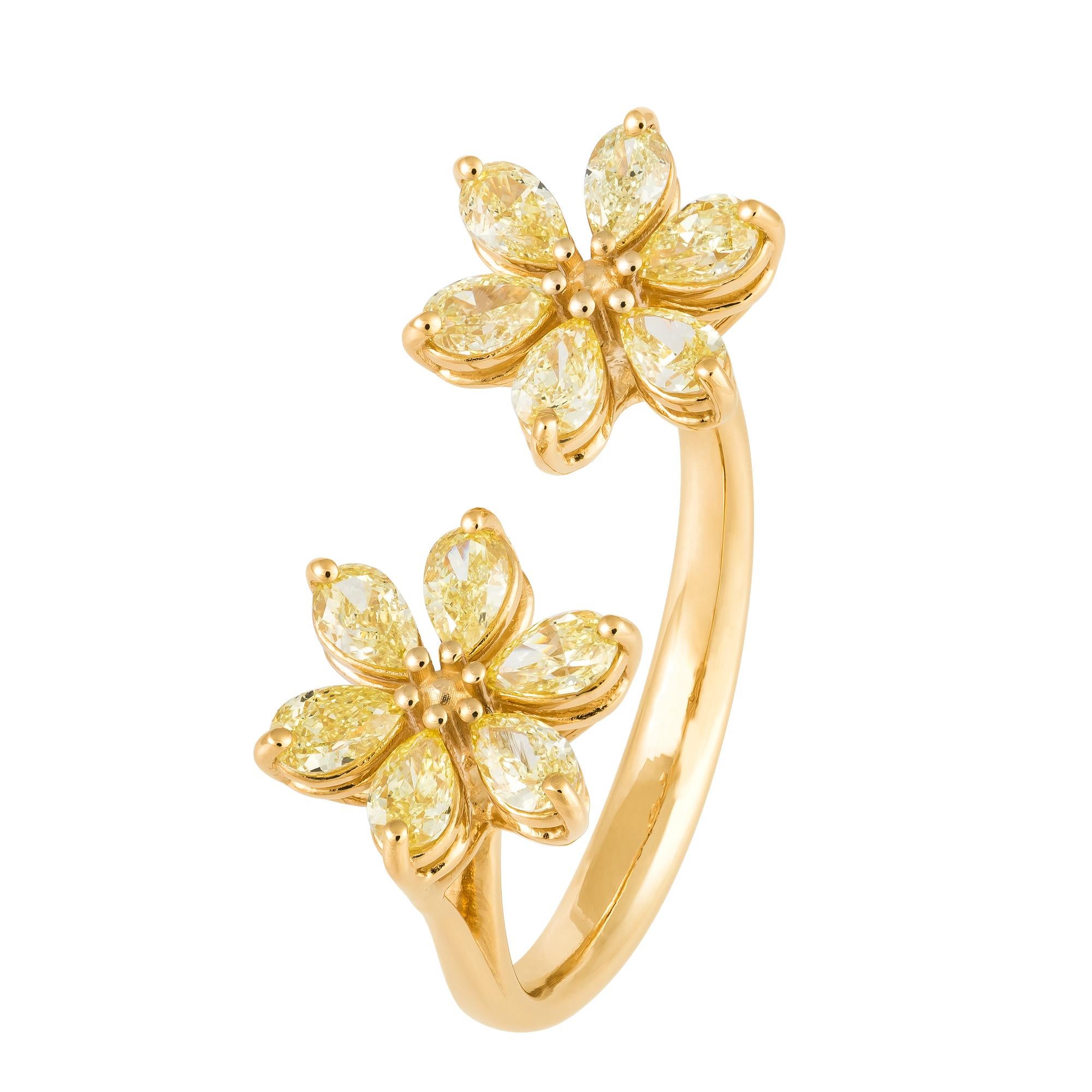 For Sale:  Flower Yellow 18K Gold White Diamond Ring for Her 2