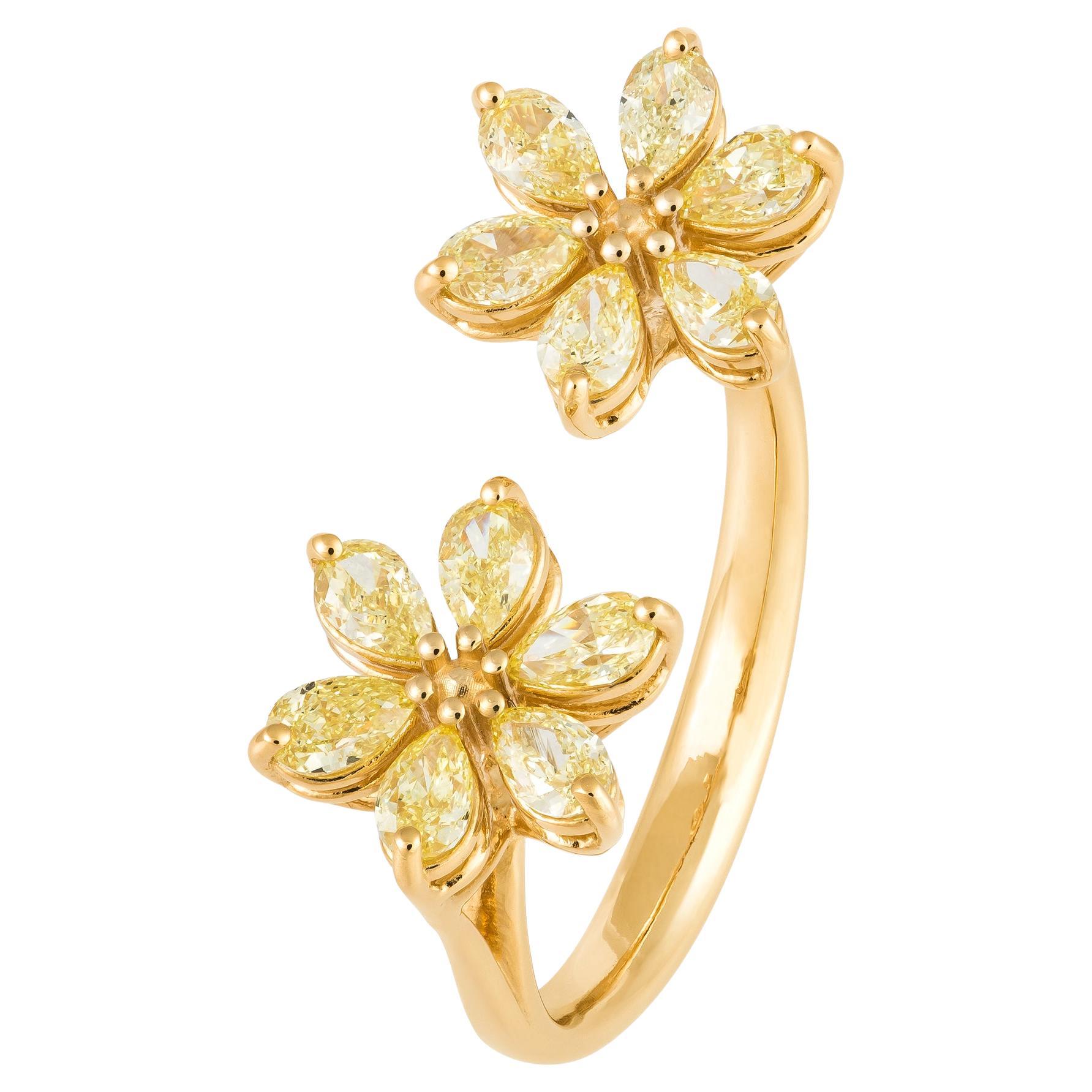 En vente :  Bague pour elle en or jaune 18K avec fleurs et diamants blancs