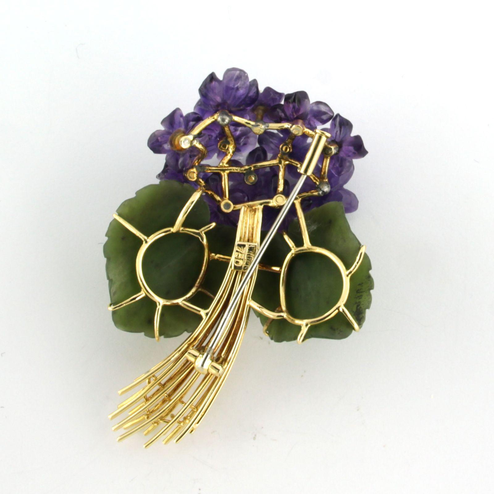 Broche flor con amatista, jade y diamante talla brillante hasta 0,20 ct Oro de 18k Corte brillante en venta