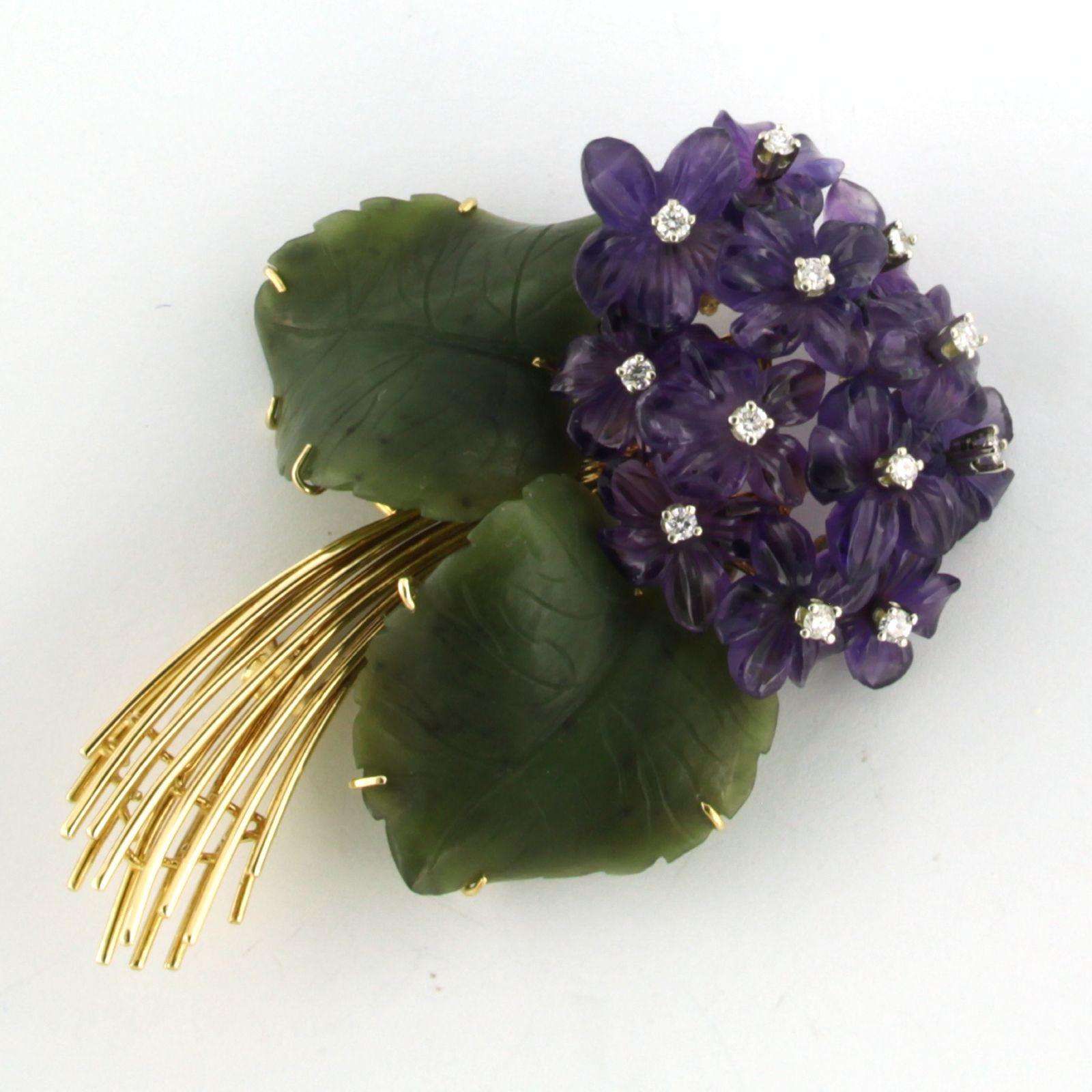 Broche flor con amatista, jade y diamante talla brillante hasta 0,20 ct Oro de 18k en Excelente estado para la venta en The Hague, ZH