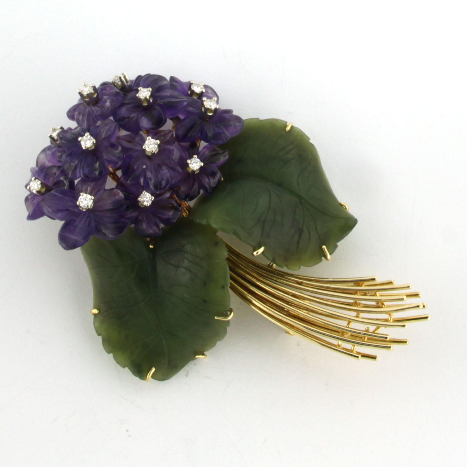 Femenino o masculino Broche flor con amatista, jade y diamante talla brillante hasta 0,20 ct Oro de 18k en venta