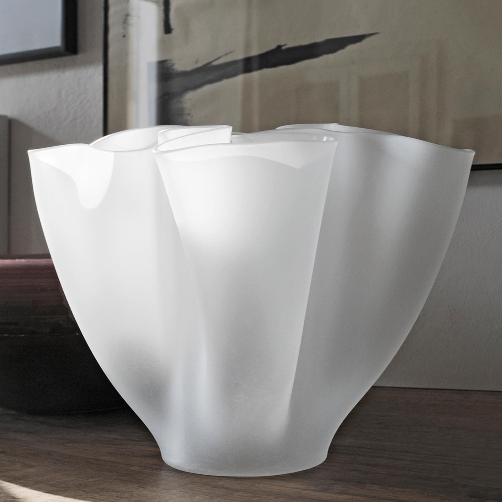 Blühende weiße Vase im Zustand „Neu“ im Angebot in Paris, FR