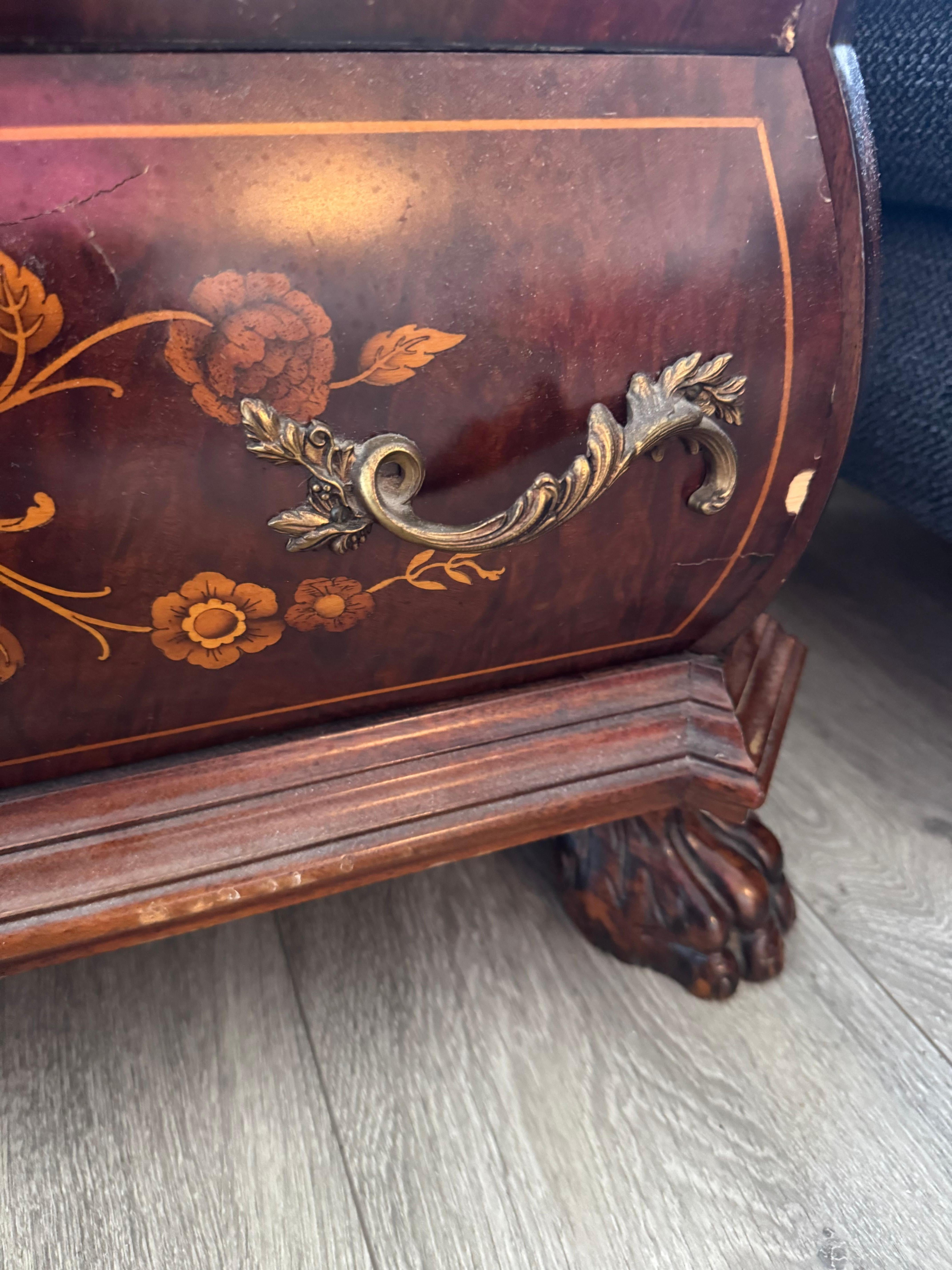 Commode en marqueterie fleurie, 1950 Italie Bon état - En vente à MIJDRECHT, NL