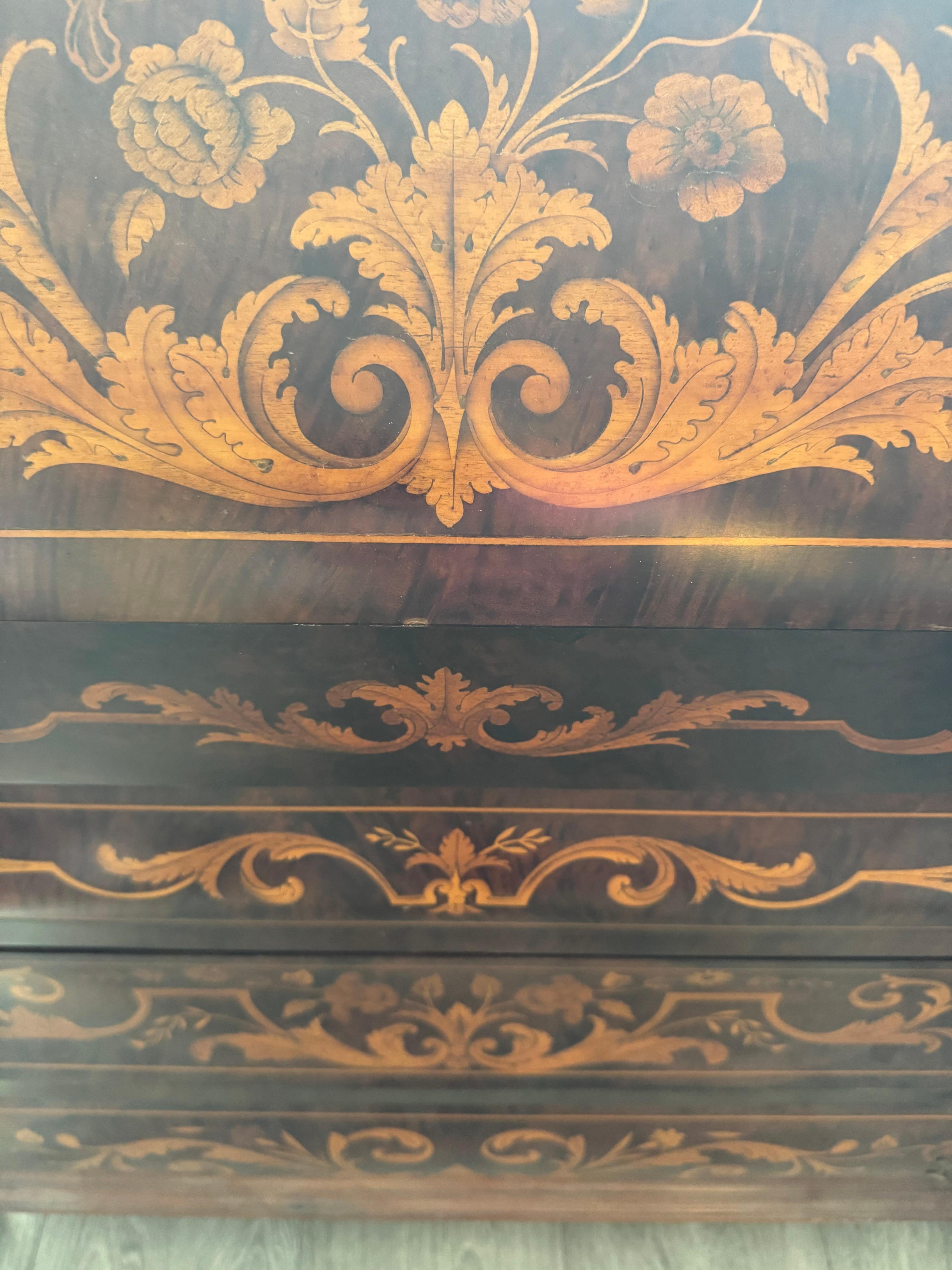 Commode en marqueterie fleurie, 1950 Italie en vente 2