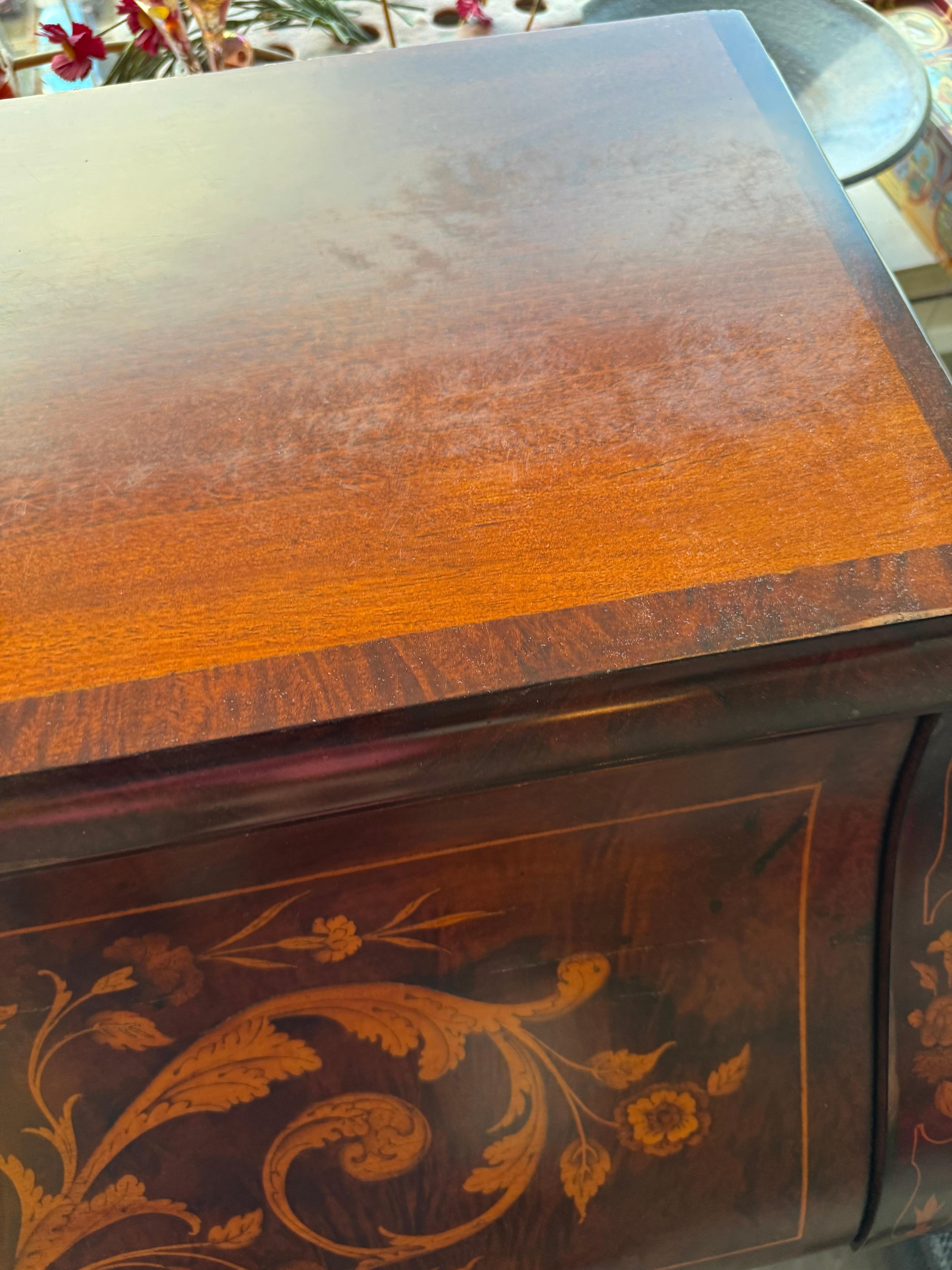 Commode en marqueterie fleurie, 1950 Italie en vente 3