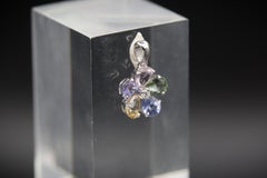 Blumenanhänger farbiger Saphir 18 k