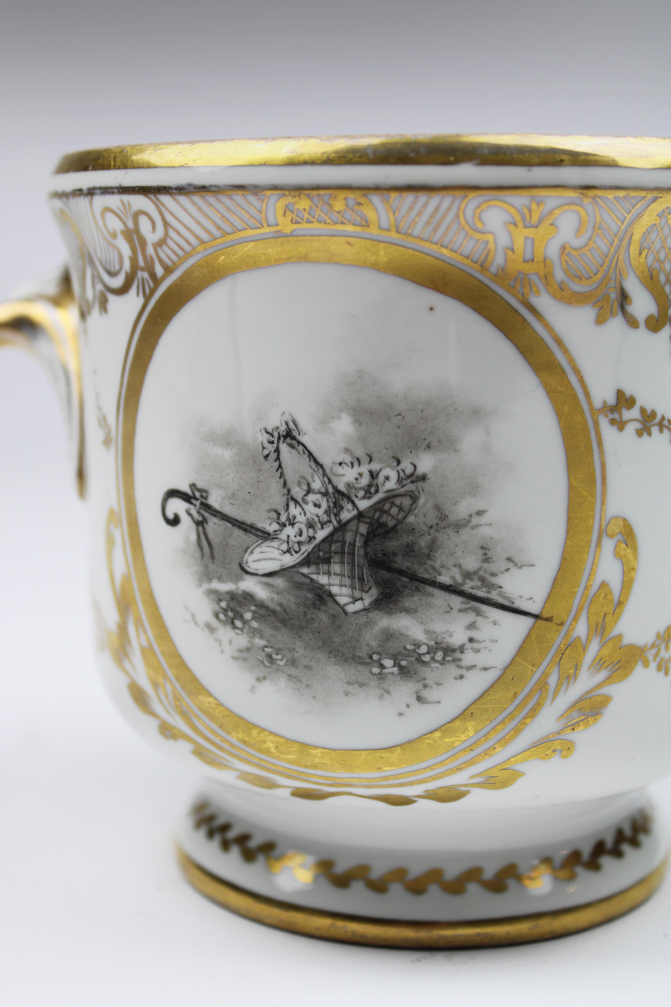 Belle Époque Flowerpot in Porcelain de Paris 2 sided Grisaille Painting Guilded 1900 France For Sale