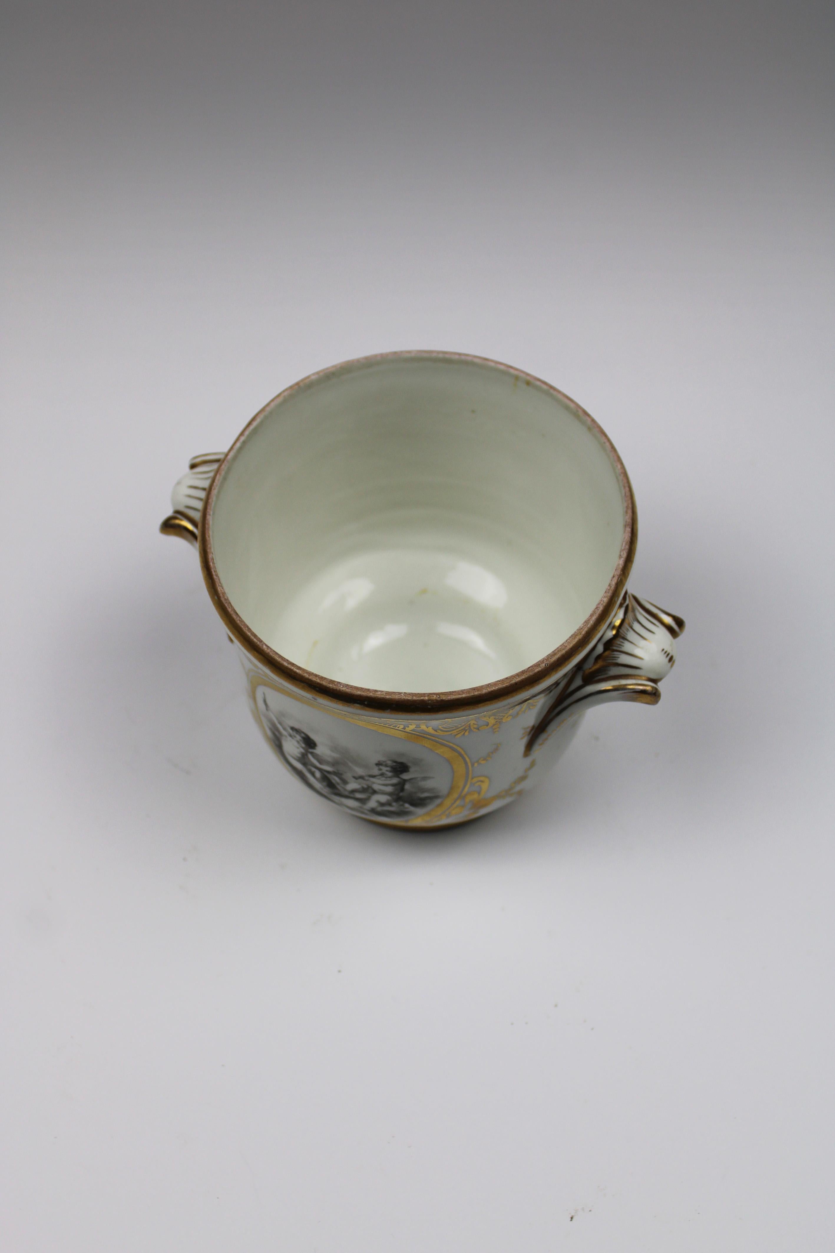Flowerpot in Porcelain de Paris 2 sided Grisaille Painting Guilded 1900 France For Sale 1