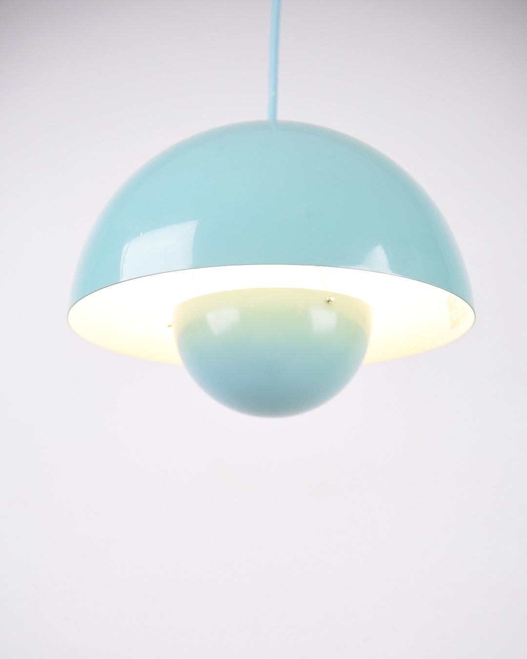 Lámpara Flowerpot Modelo VP1 En Azul Bebé Por Verner Panton Para &Tradition De Los Años 1968 Metal en venta