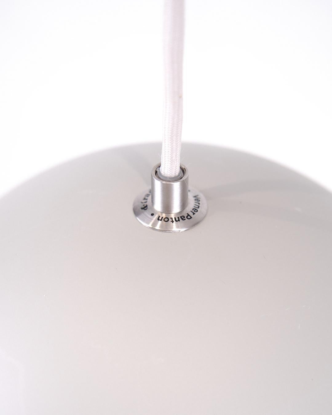 Mid-Century moderno Lampada a vaso di fiori modello VP1 in grigio di Verner Panton per &Tradition del 1968 in vendita