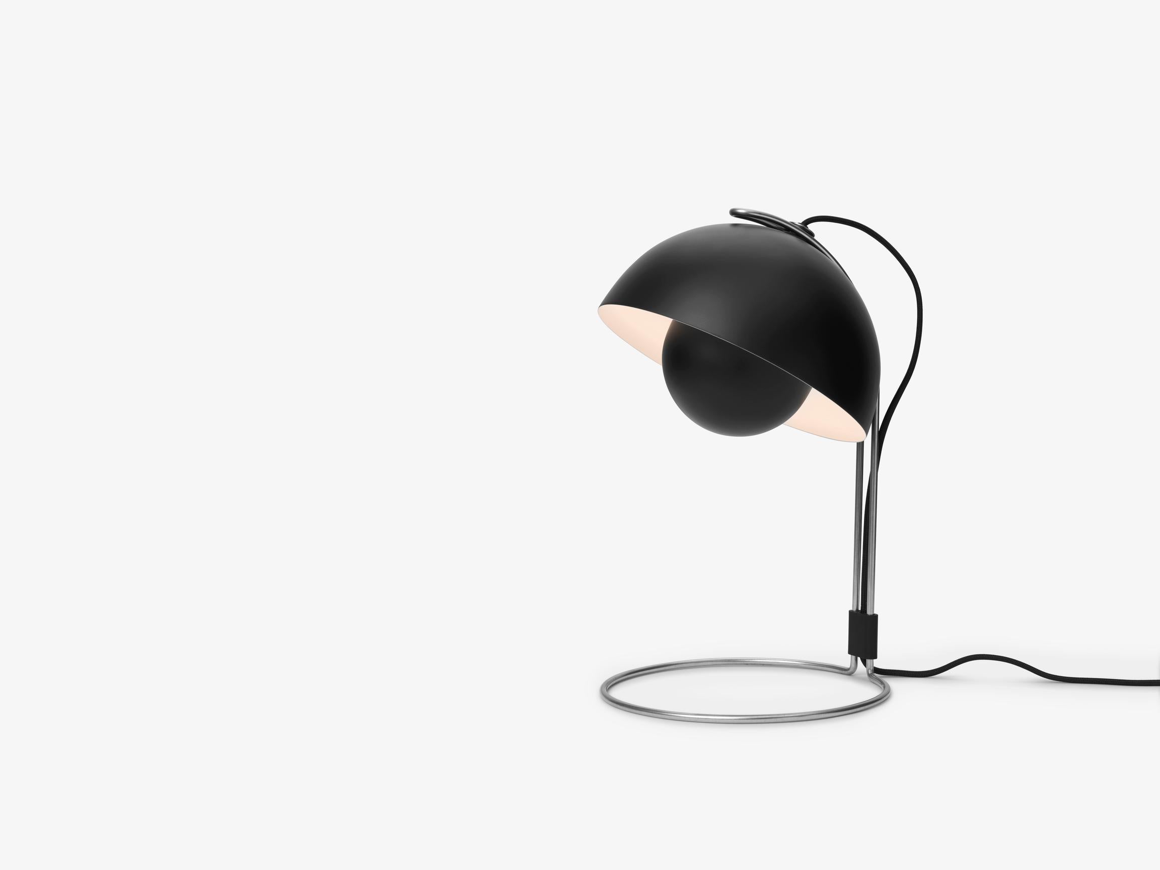 Blumentopf VP4, mattschwarz, Tischlampe von Verner Panton für &Tradition (Lackiert) im Angebot